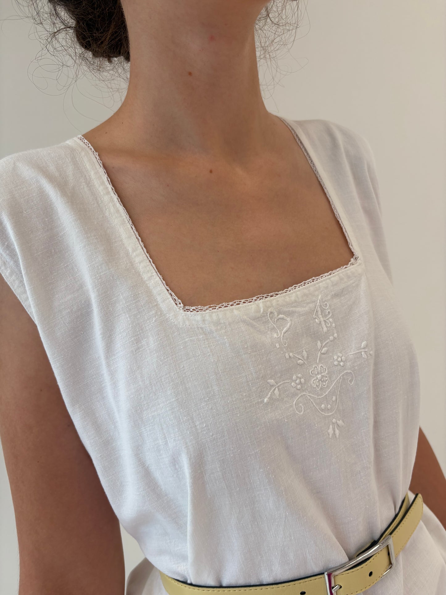 Rochie / top vintage din pânză veche grea cu broderie manuală