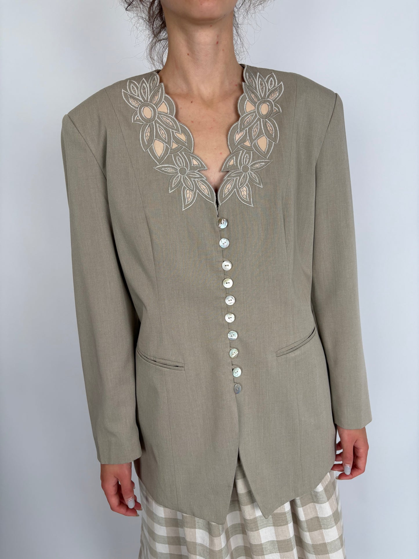 Sacou vintage Sage green de vară cu broderie și nasturi mother of pearl