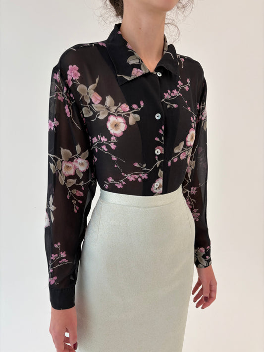 Cămașa cu print floral delicat cu flori de cireș din Georgette de mătase naturală