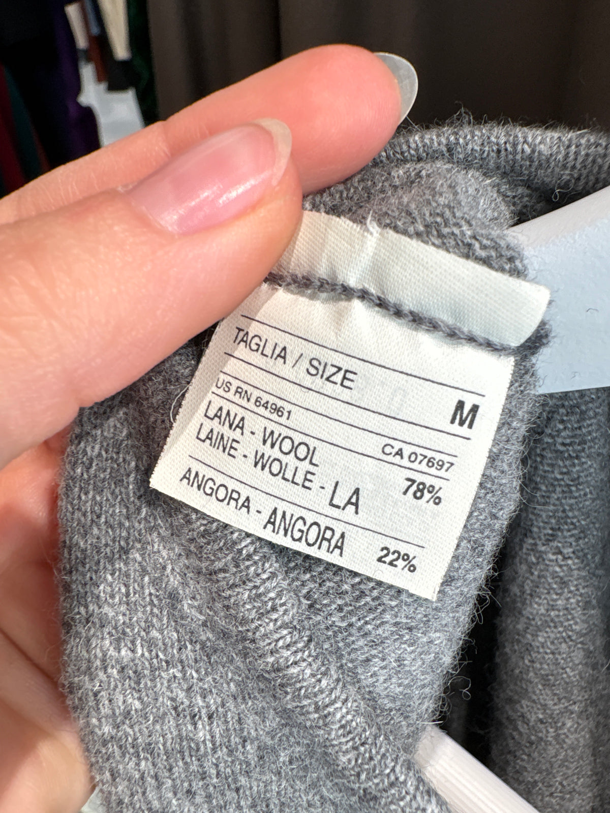 Tip gri melanj din tricot excepțional de lana extrafina și Angora crew neck