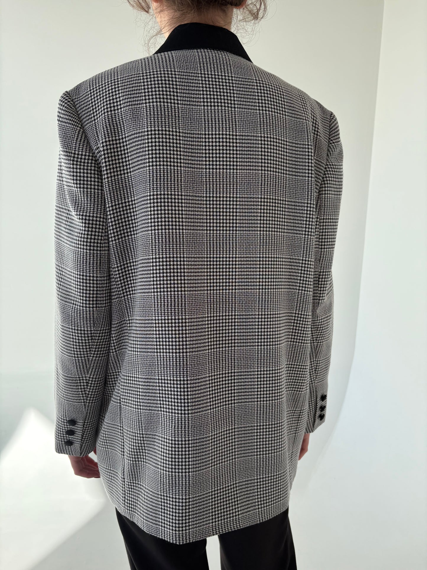 Sacou vintage în carouri alb negru cu închidere dublă din lana extrafina