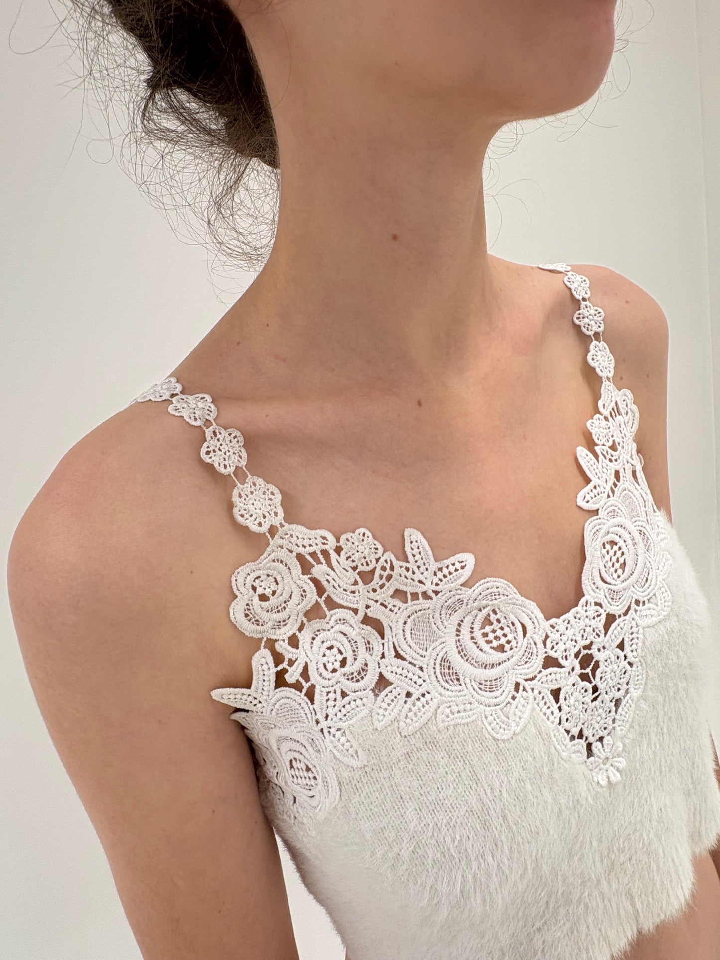 Top din mix de Angora cu inserții din dantelă macrame