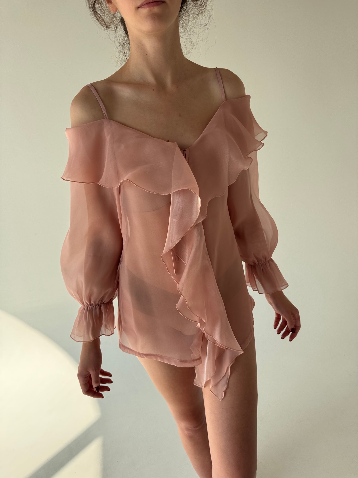 Top roz pudrat din organza în cori spectaculos de la zi la seară