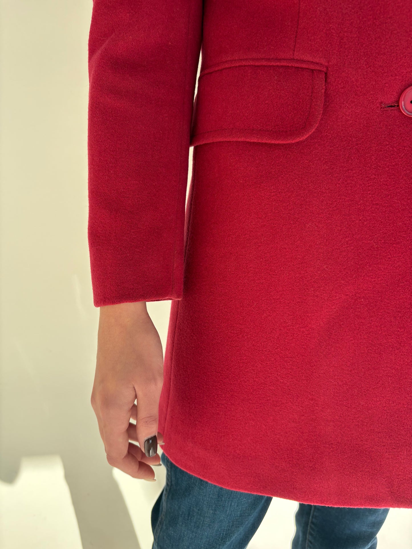 Palton rasberry red ușor cambrat cu revere late din lana extrafina