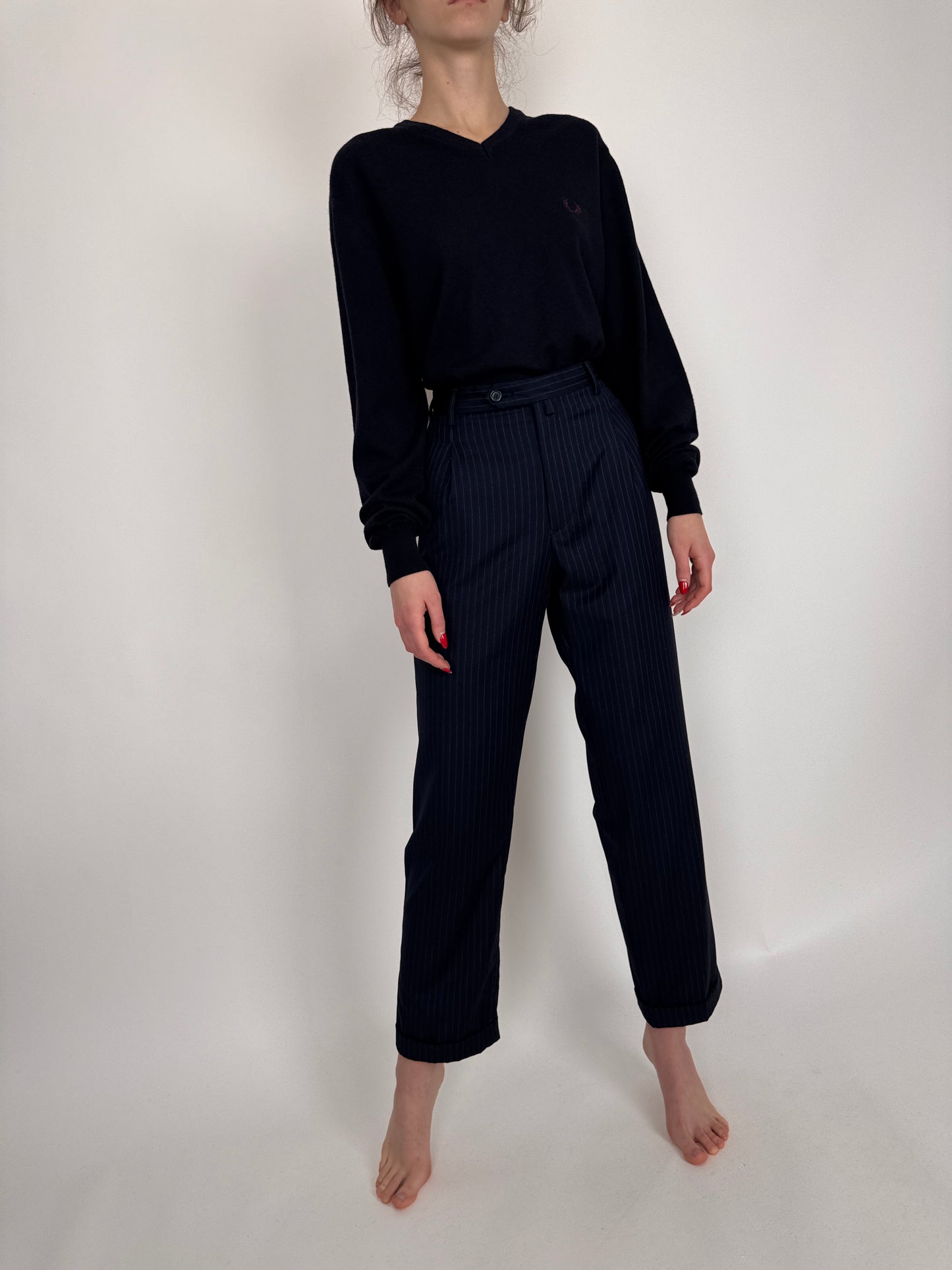 Costum Navy cu dungi fine ivoire din lana merino extrafina ușor lucioasă