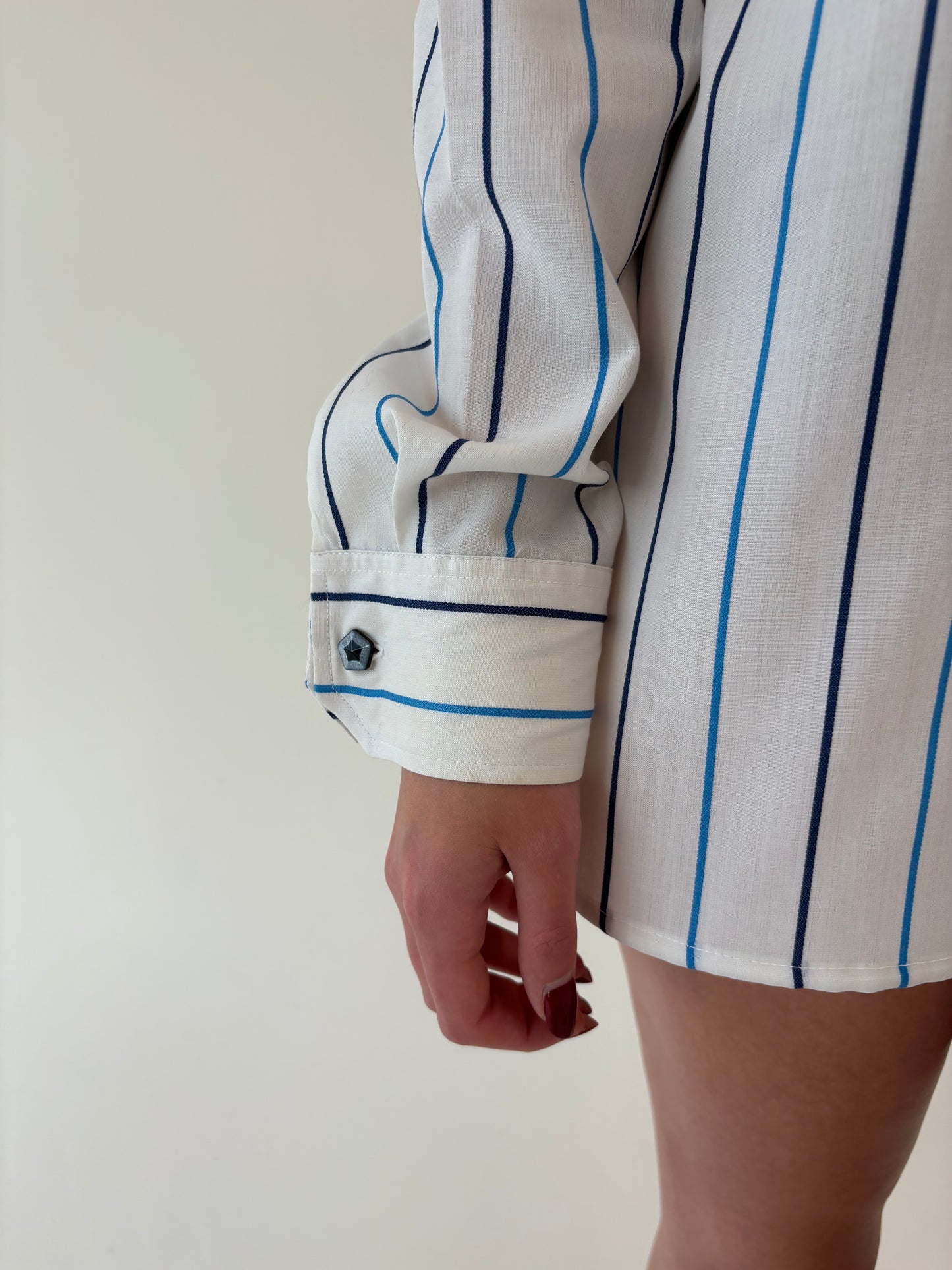 Cămașa vintage din poplin de bumbac cu butoni incluși și dungi verticale