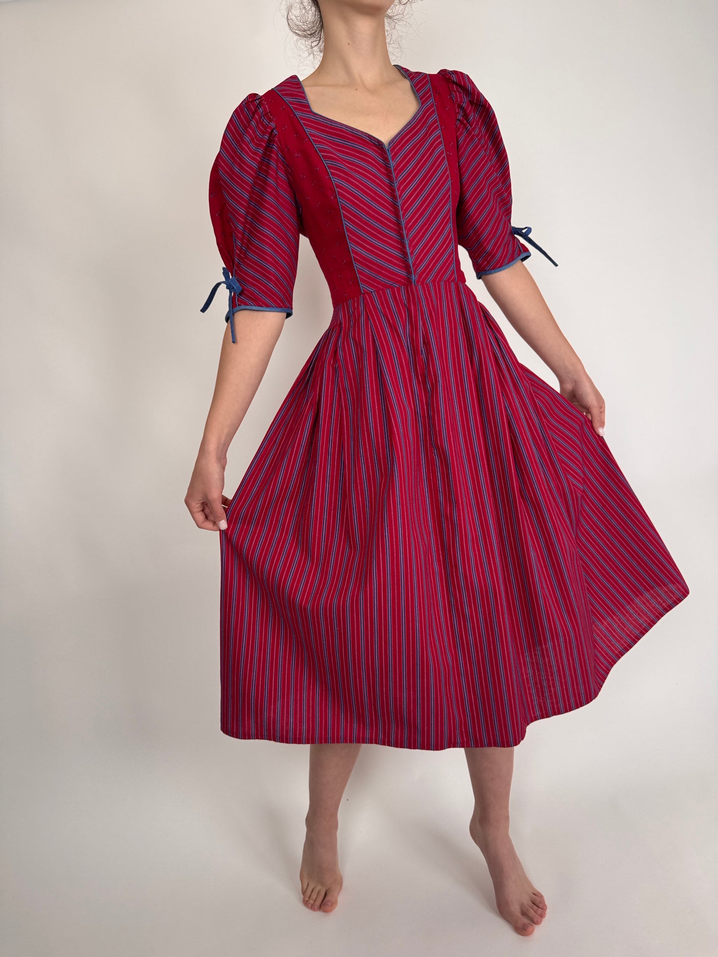 Rochie vintage burgundy din pânză de bumbac cu corsaj