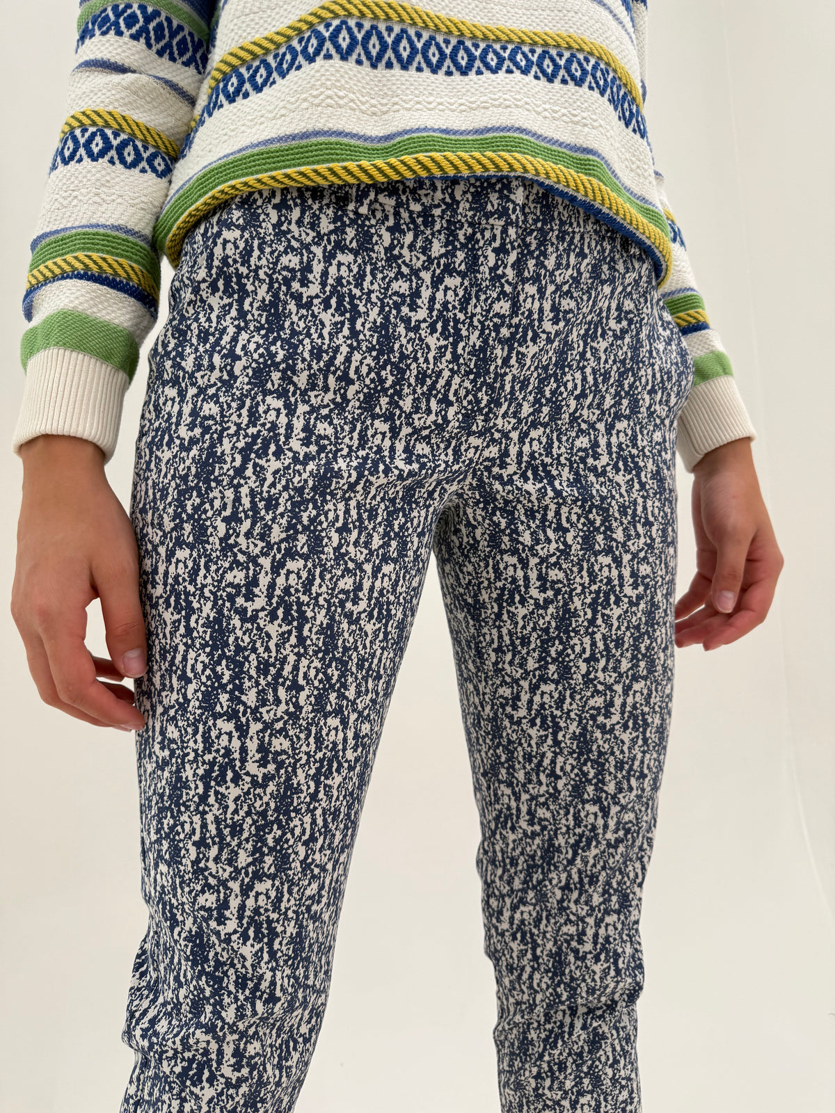 Pantaloni gama Max Mara chinos din brocart modelator