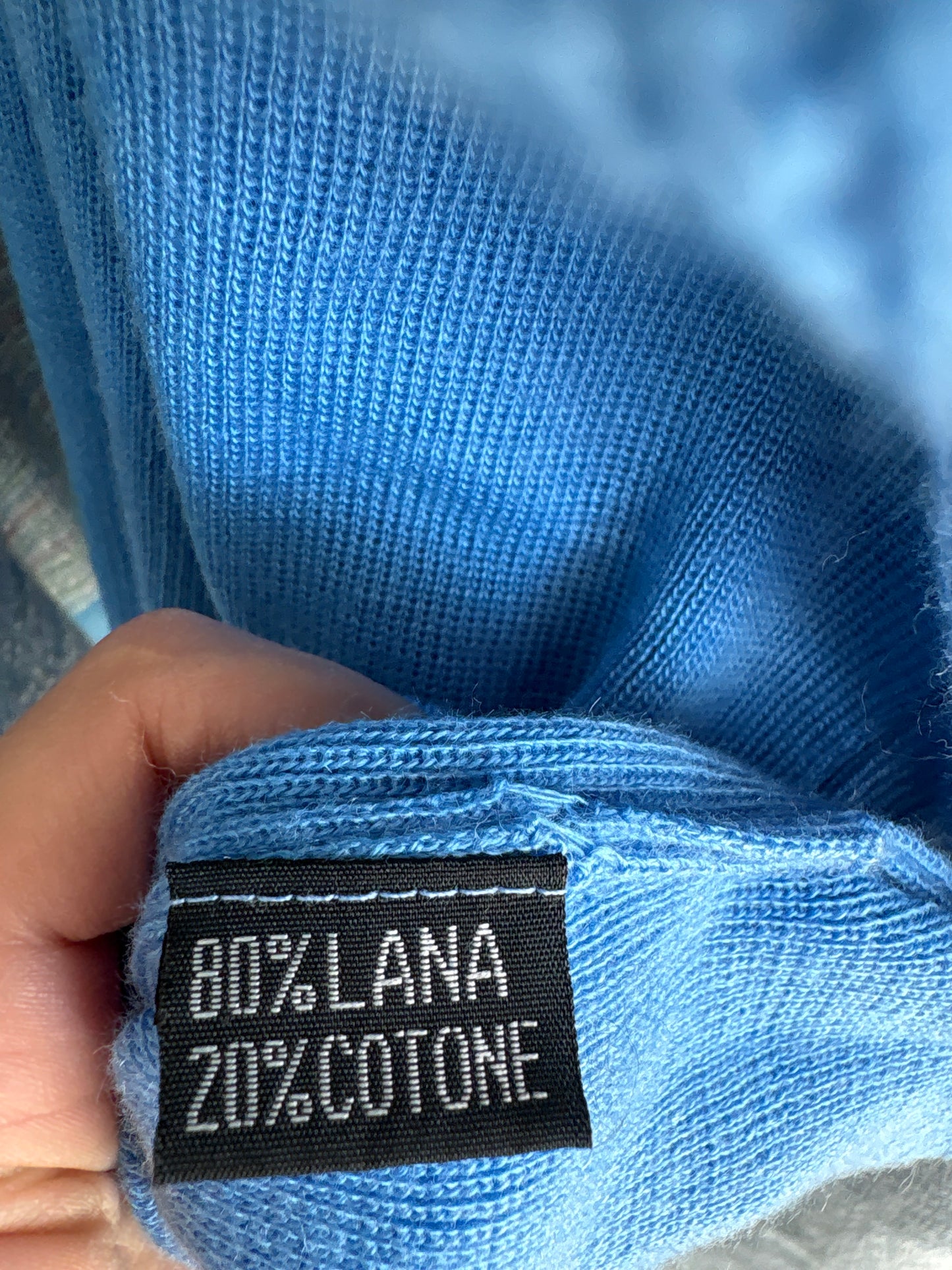 Top albastru ciel din mix de lana extrafina și bumbac