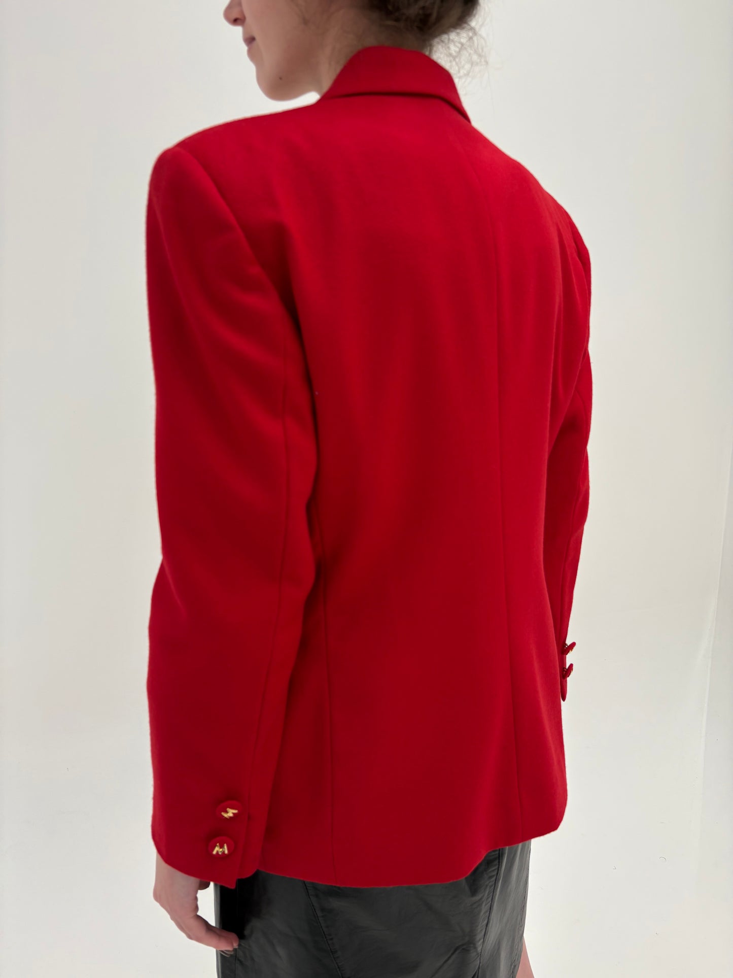 Sacou cambrat petite cherry red din stofă de lana extrafina pura certificată
