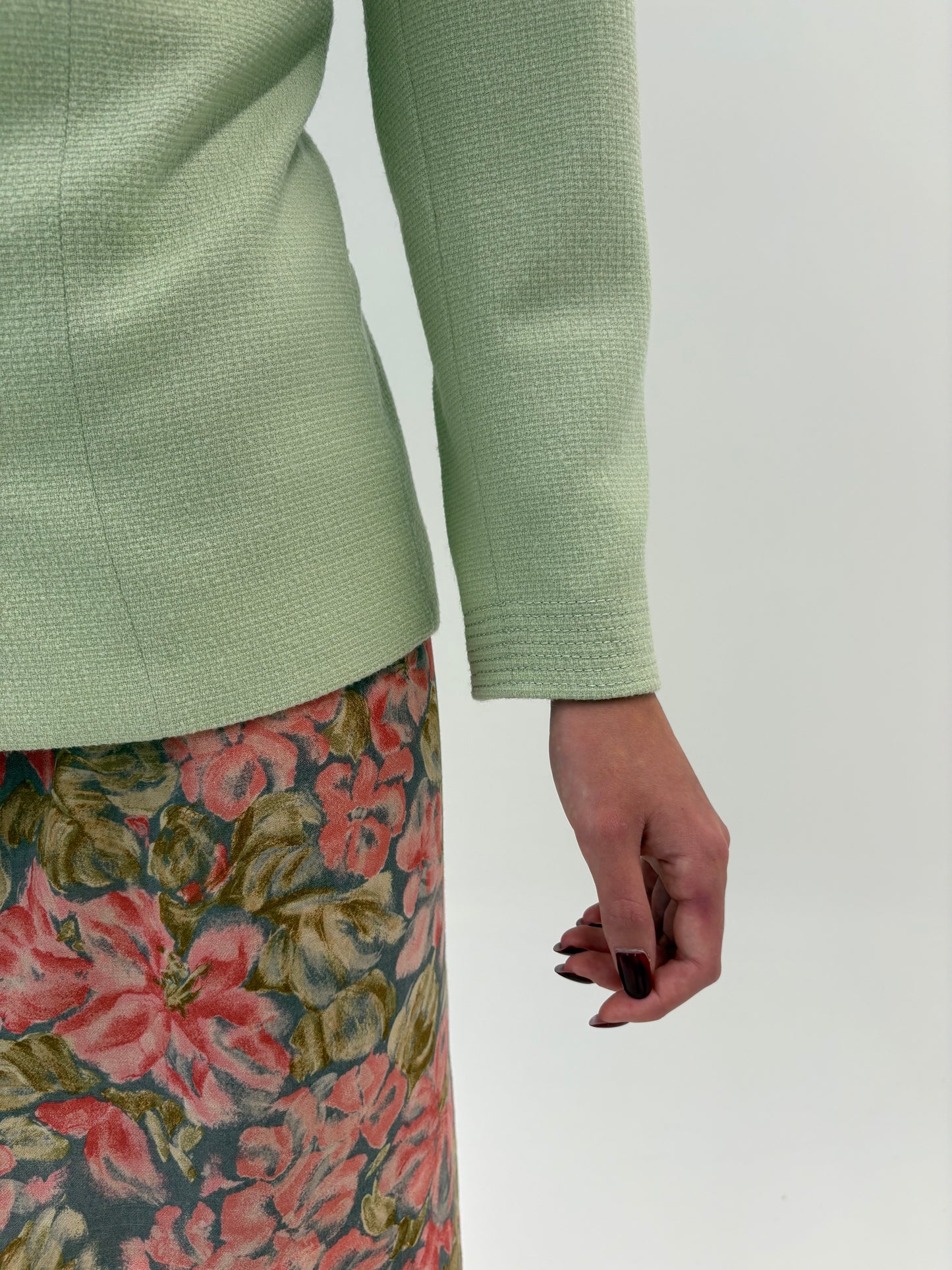 Sacou vintage petite din lana extrafina verde crud în croi ușor cambrat