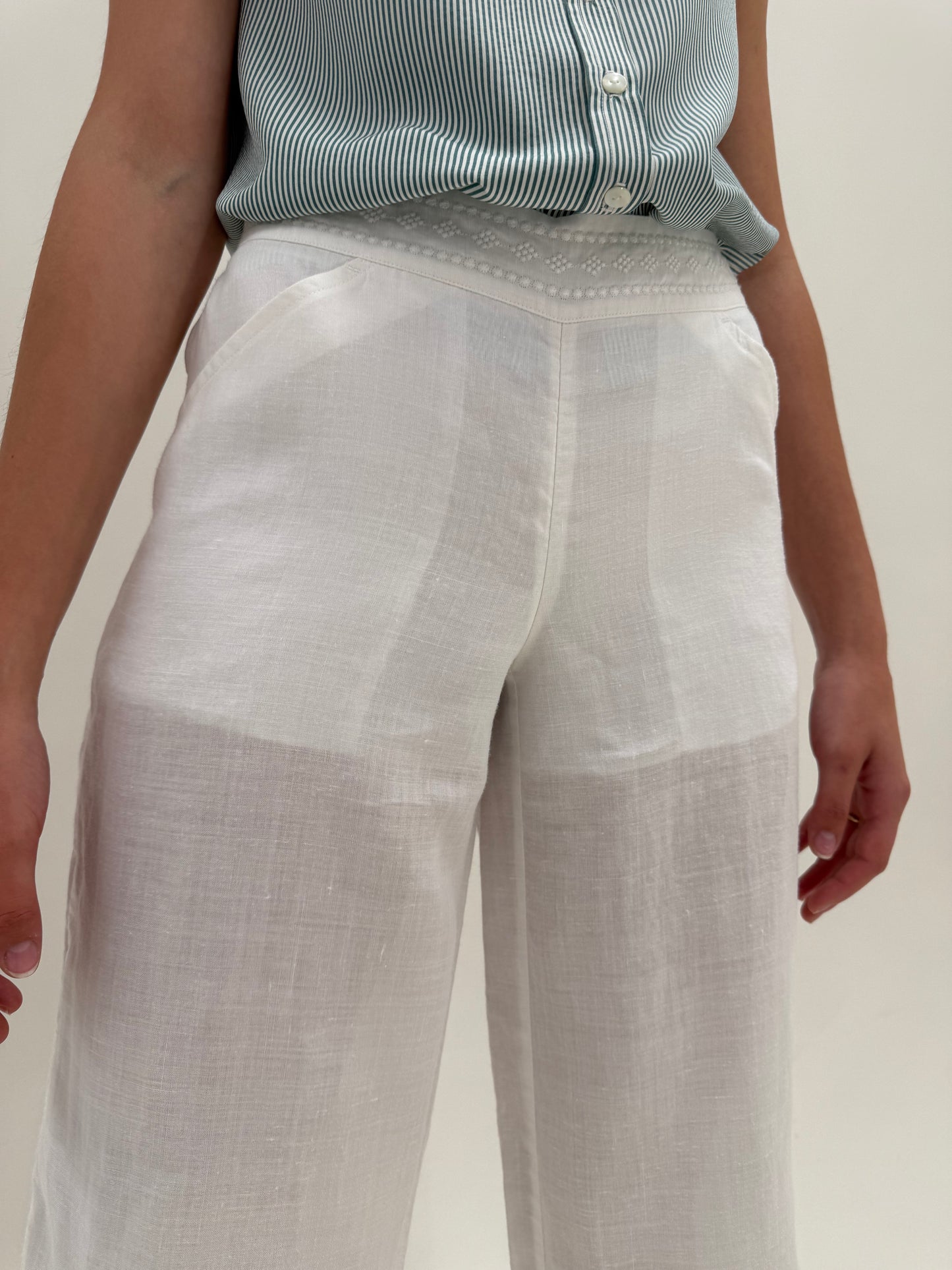 Pantaloni palazzo tall din in premium in croi chic cu broderie manuală excepțională