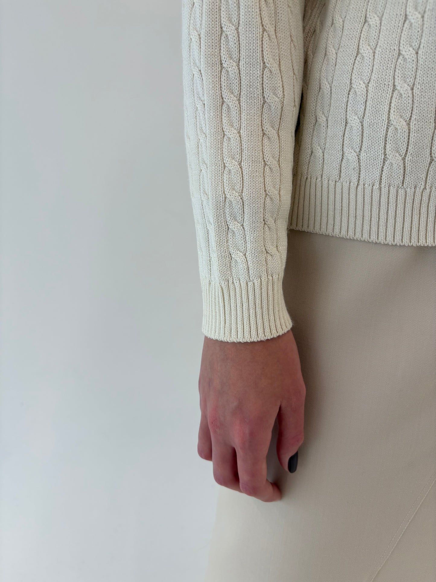 Cardigan butter white din lana merino extrafina de gramaj mare cu torsade