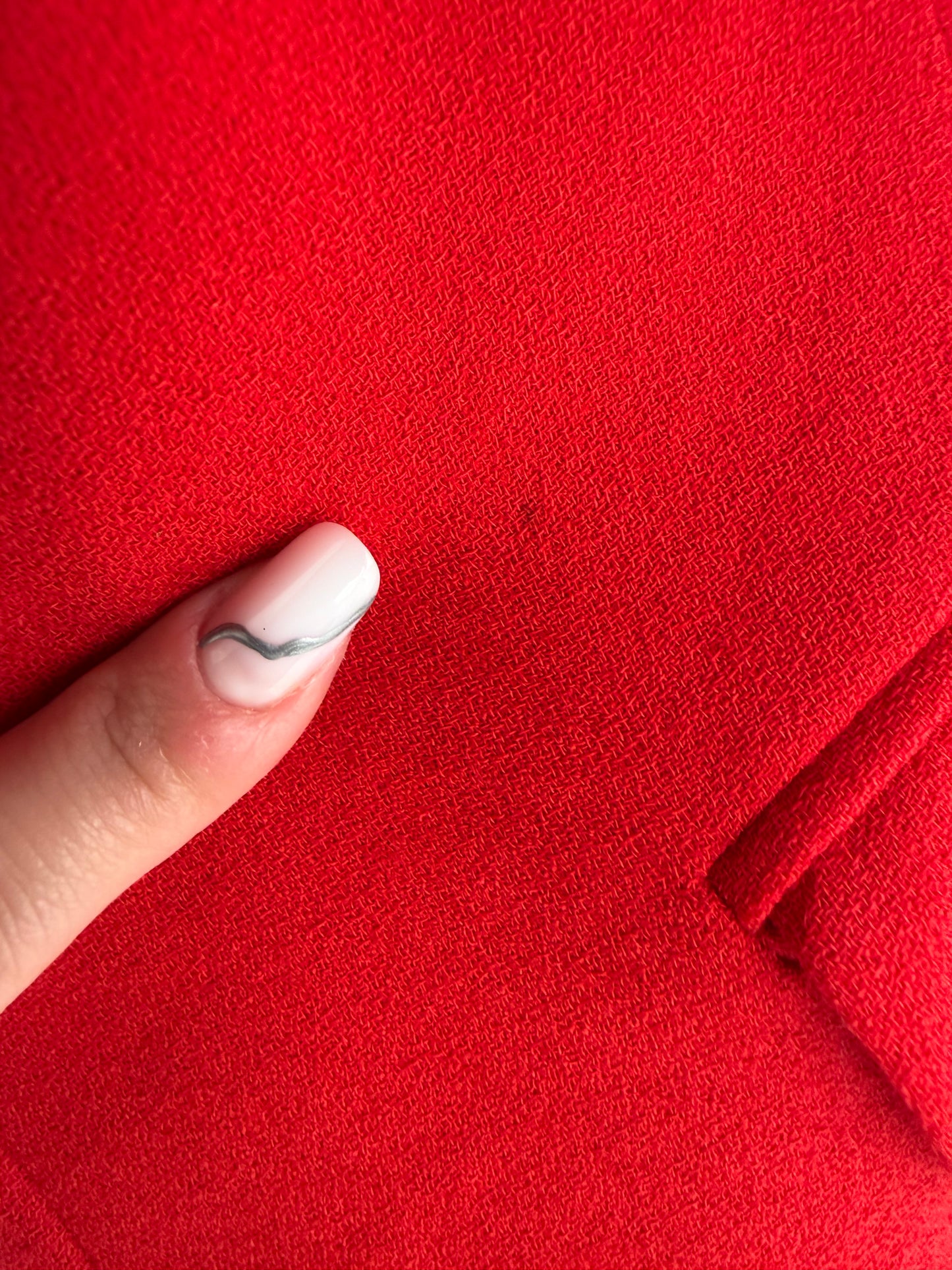 Sacou cambrat cherry red în croi lung din lana extrafina pura certificată