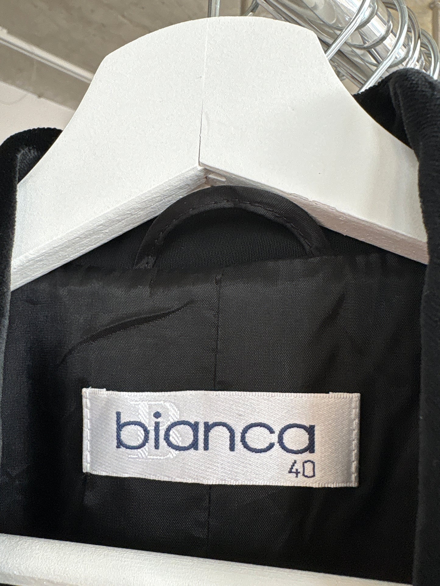 Pardesiu din mix de lana extrafina negru ușor cambrat