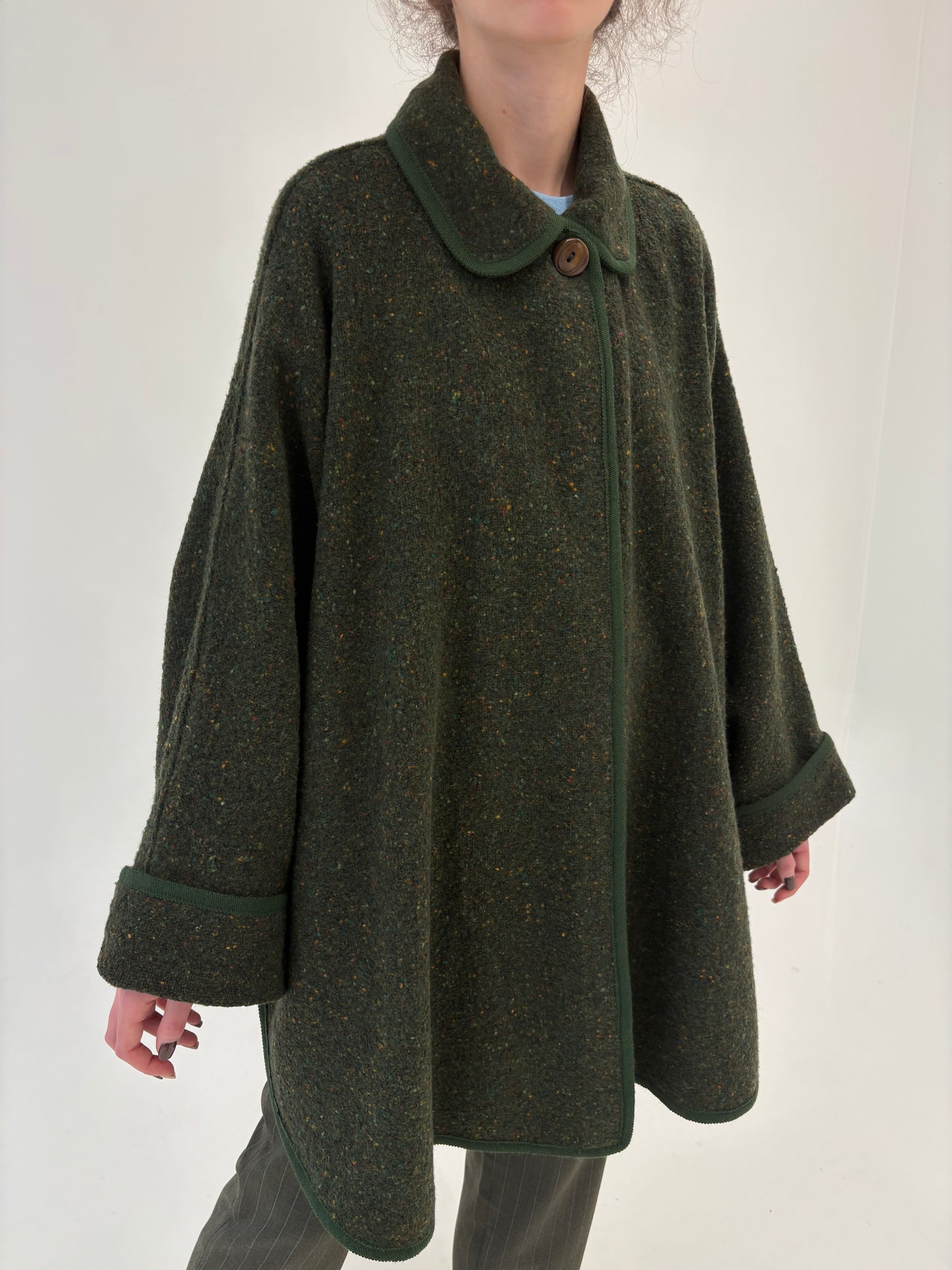 Palton vintage tip capa forest green din tweed Donegal 80% lana cu inserții colorate