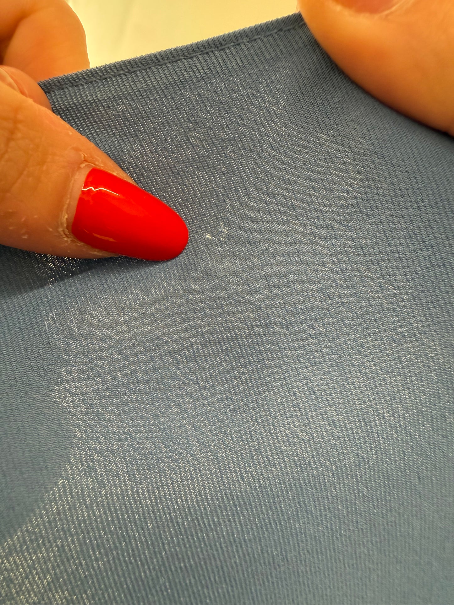 Rochie dusty Blue în croi drapat cu fusta în bie și talie ultra înaltă