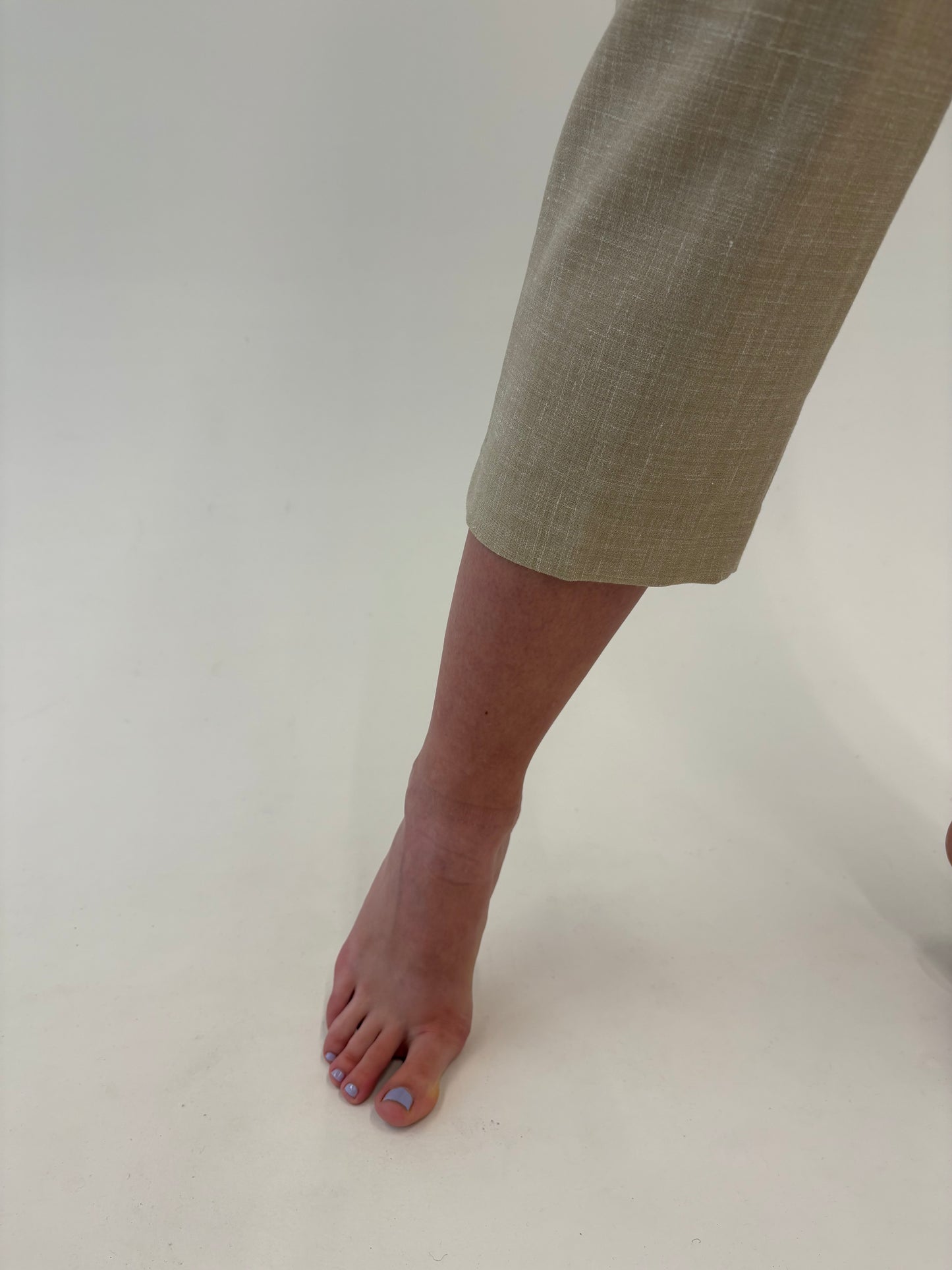 Pantaloni petite camel din stofă de lana extrafina