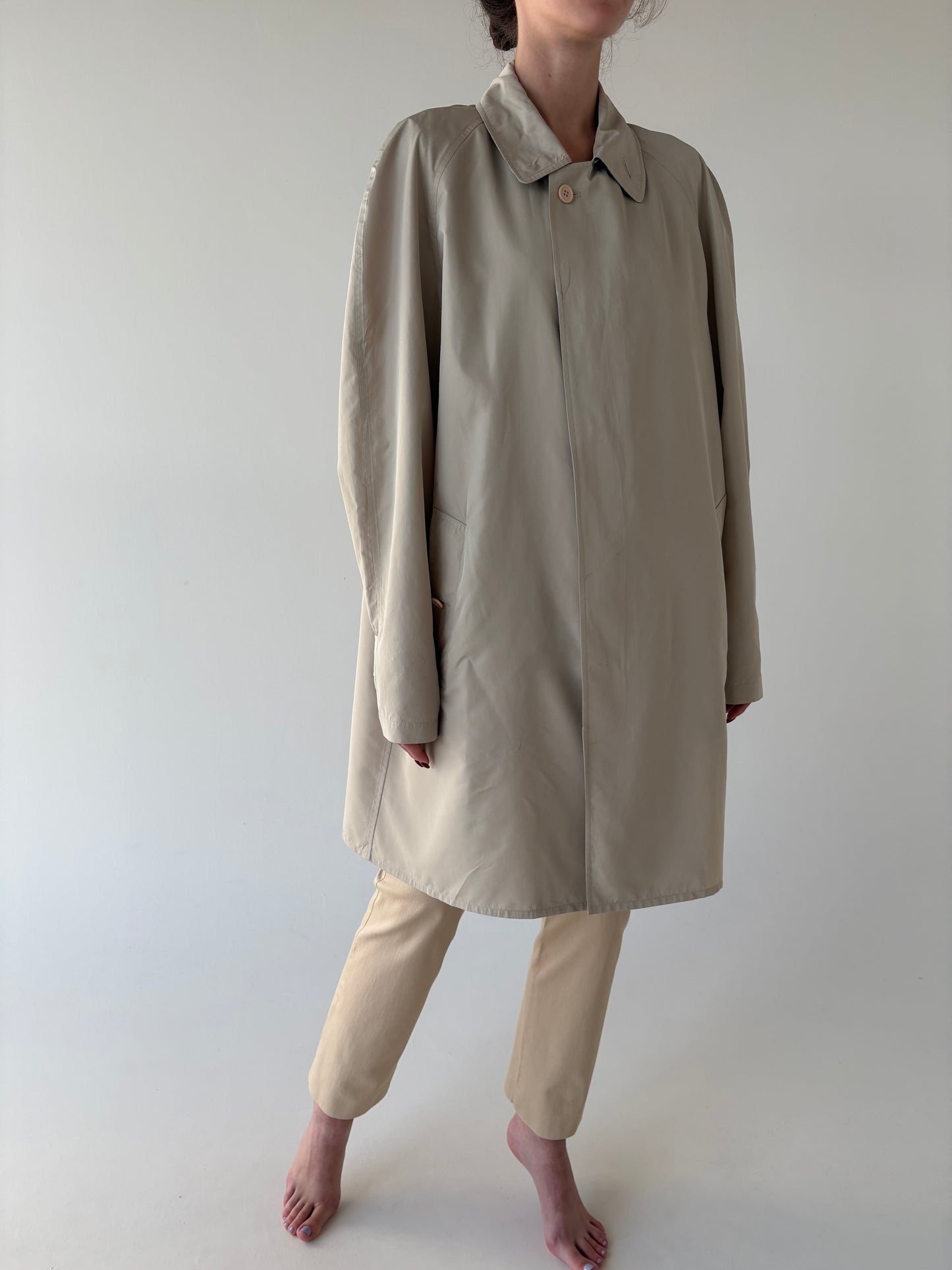 Trench Burberry în croi actual minimalist impermeabil tall