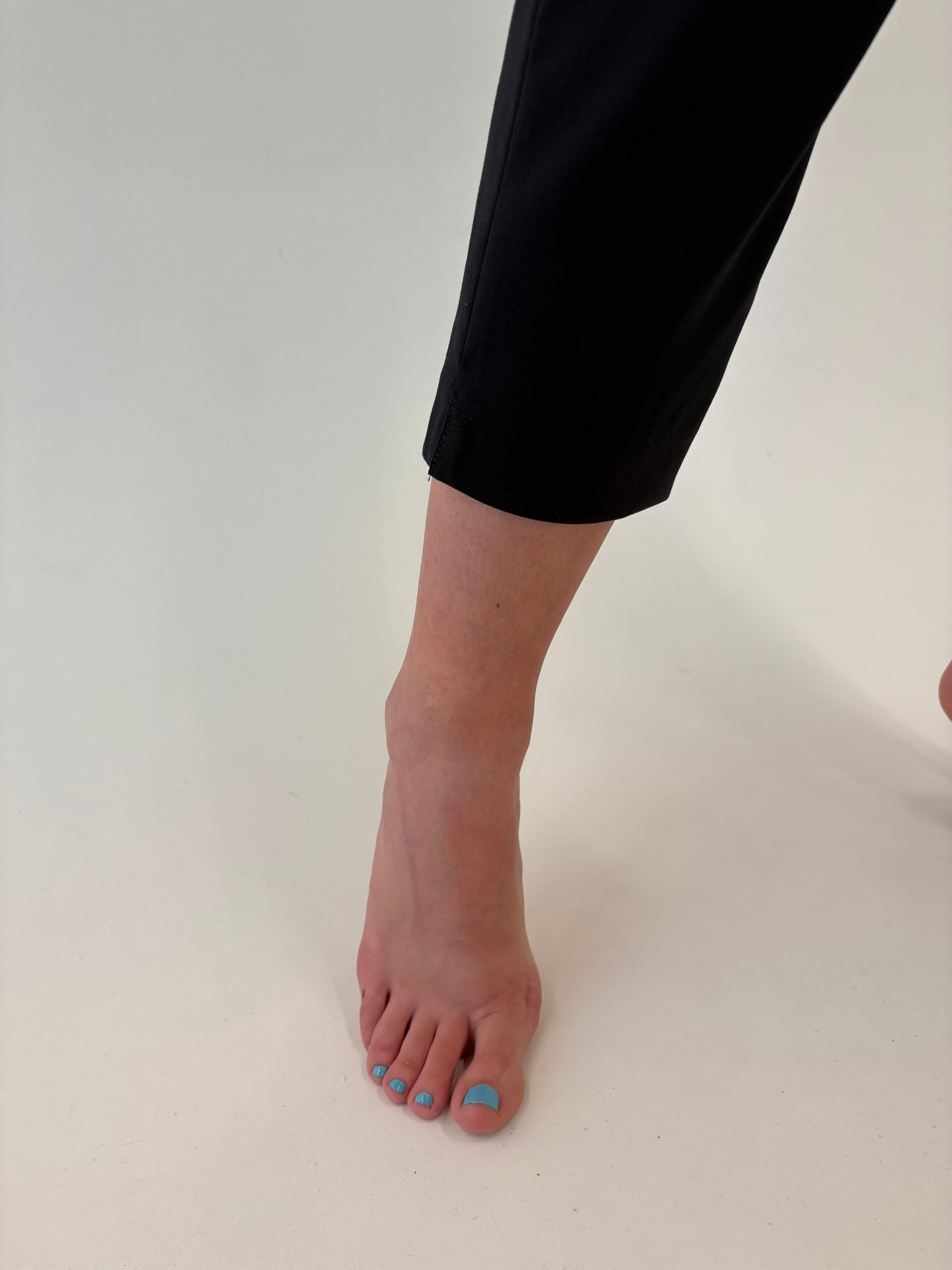 Pantaloni țigaretă cu talie înaltă din lana pura extrafina certificată