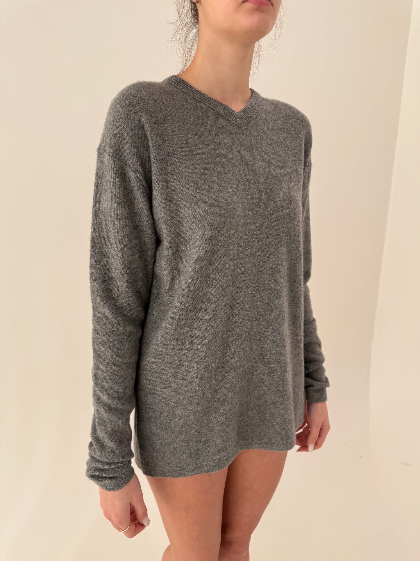 Pulover tall DKNY din cașmir în anchior pebble gray