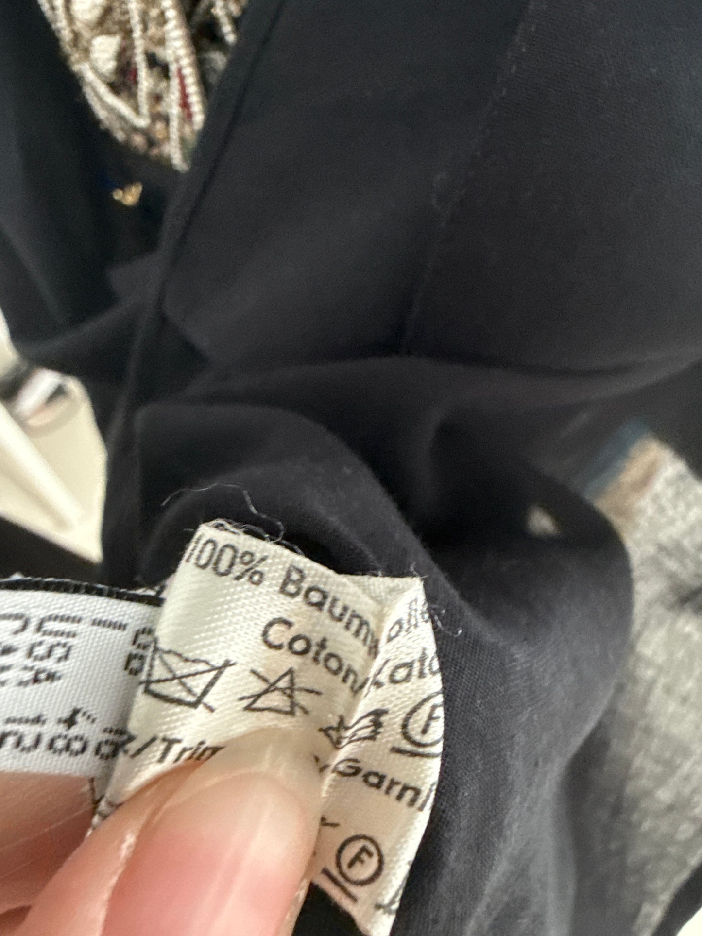 Cămașa vintage neagră cu aplicații manuale excepționale din bumbac fin