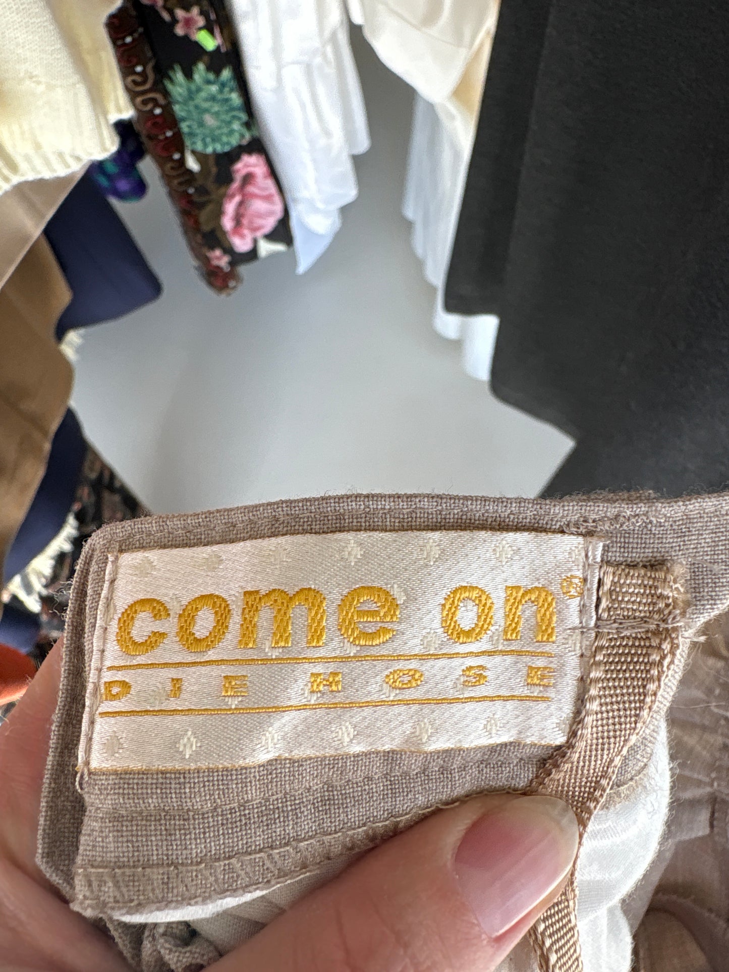 Pantaloni light nude cu talie ultra înaltă elastică din lana extrafina