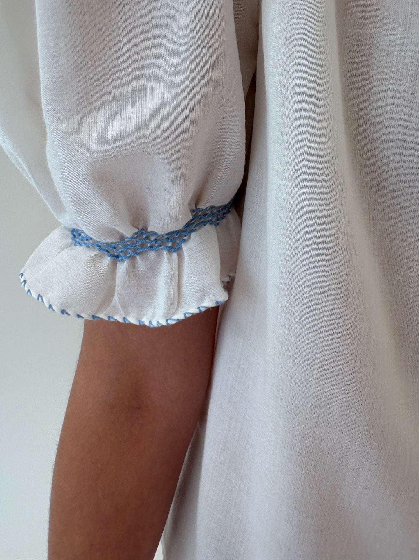 Top vintage din panzica cu broderie manuală excepțională baby blue