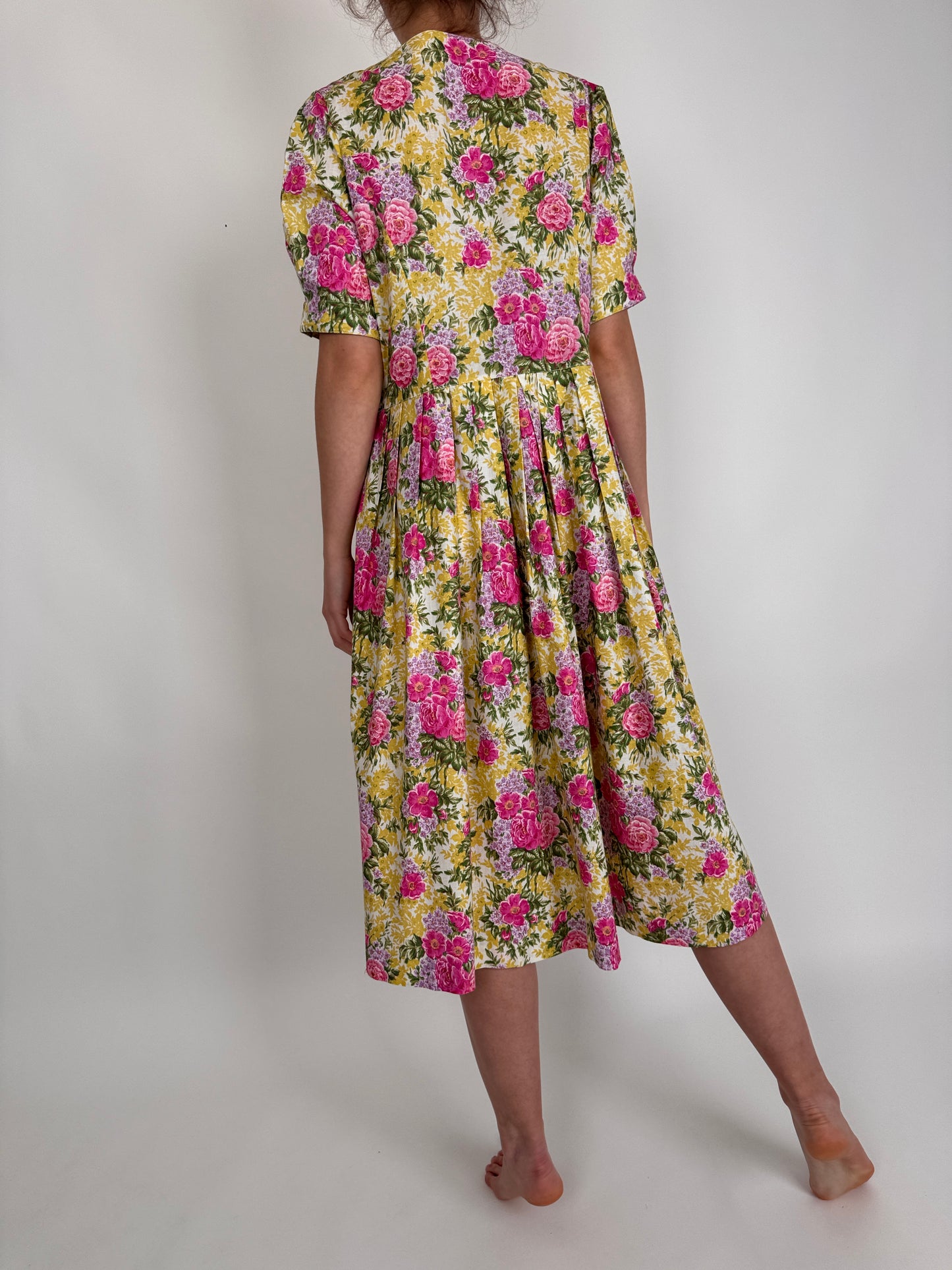 Rochie vintage cu print floral superb și talie marcată