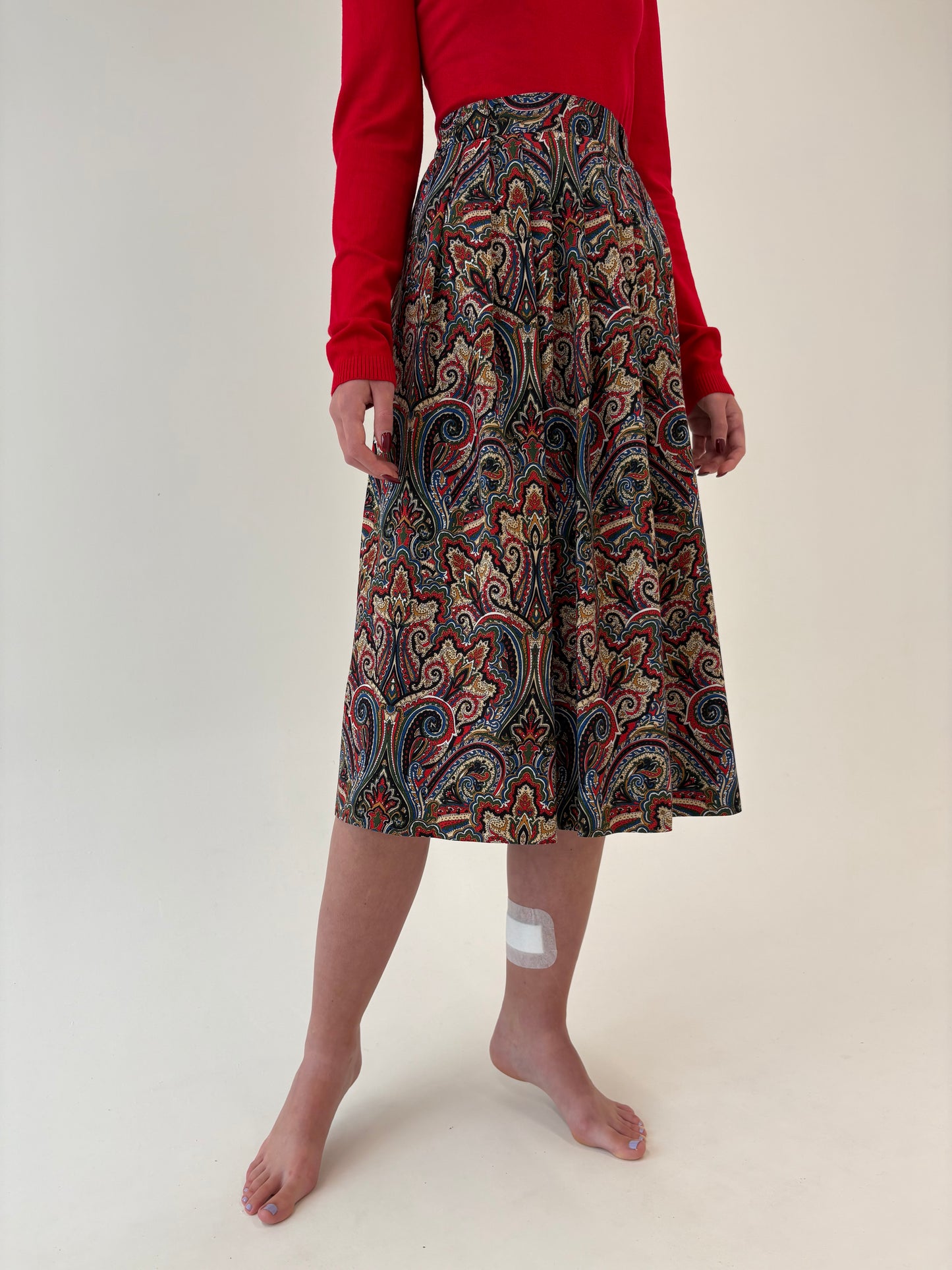Fustă vintage cu print paisley în combinație clasică de culori