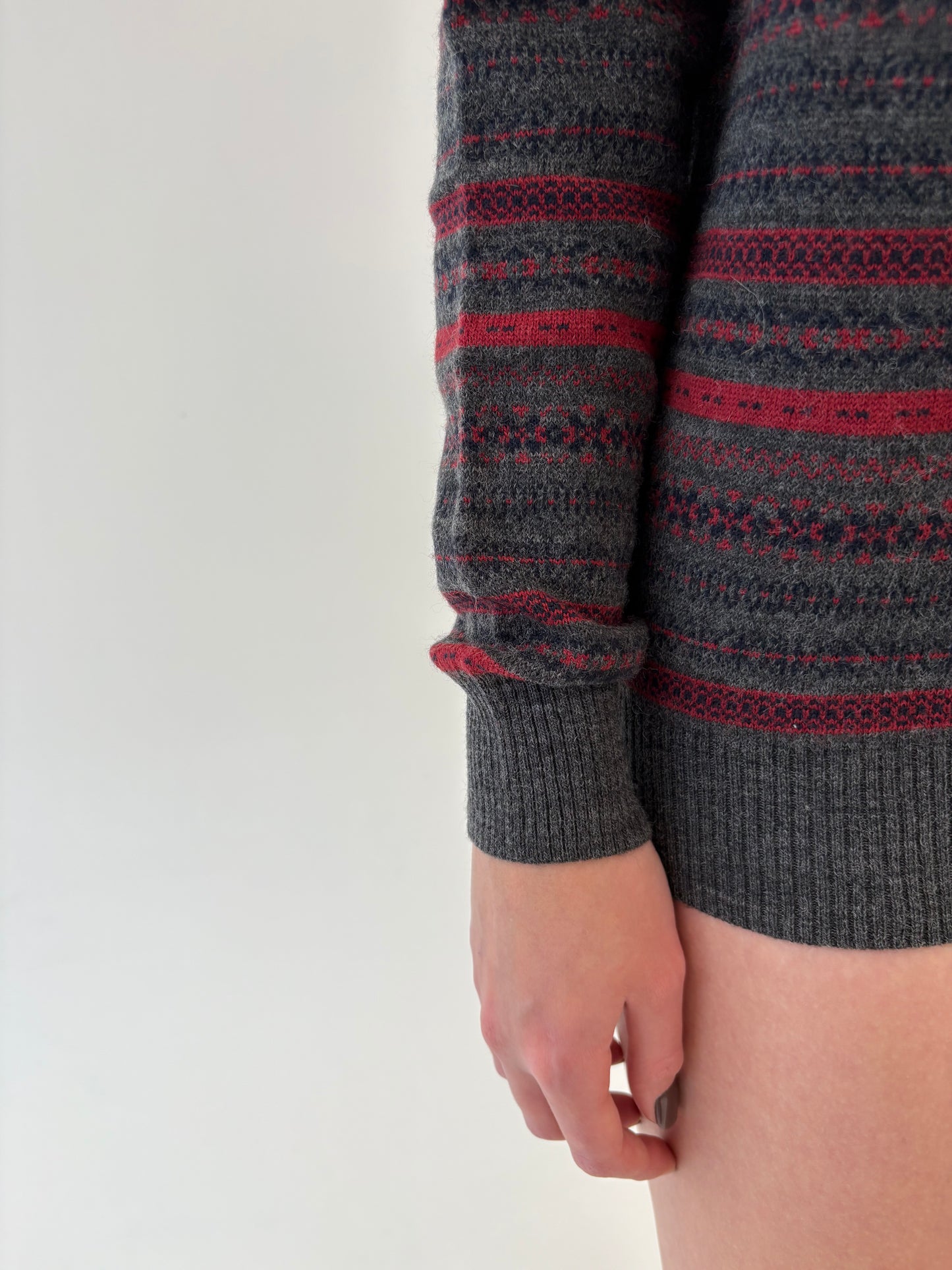 Pulover gros din lana fina cu print burgundy