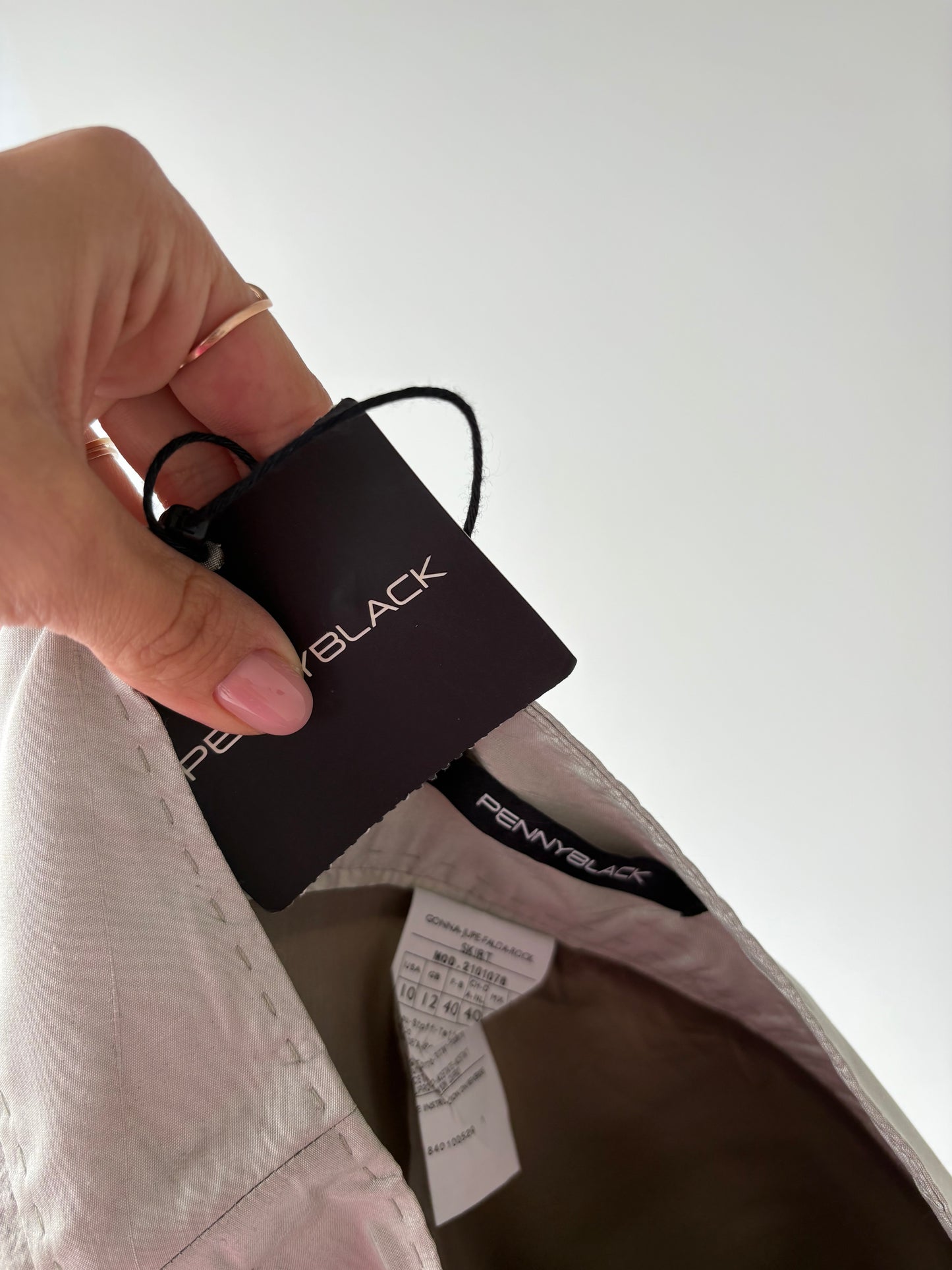 Fustă din gama Max Mara nouă din mătase naturală silver gray
