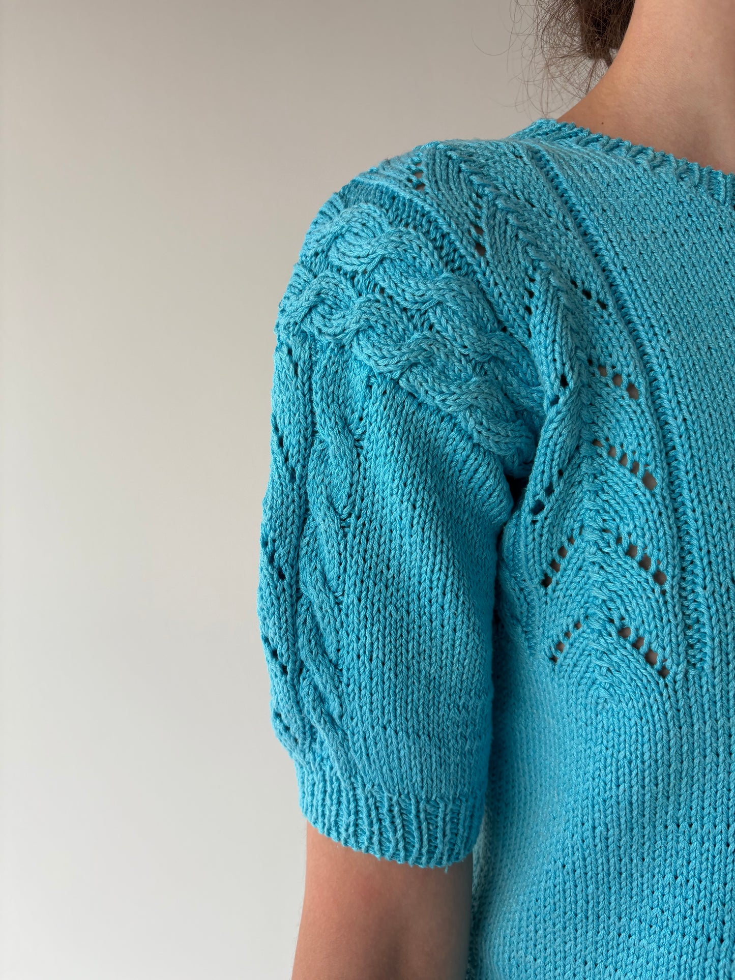 Top vintage premium turcoaz din jerse excepțional dantelat