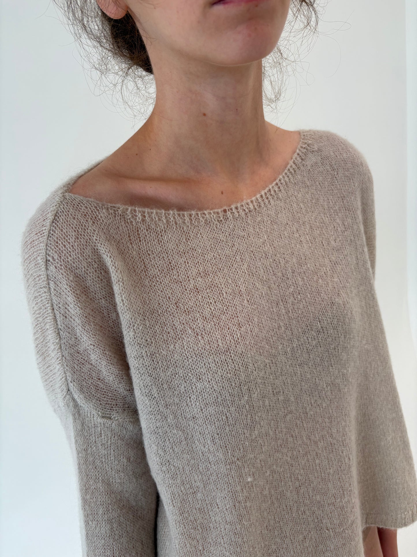 Puloveras în croi lejer off white din baby mohair