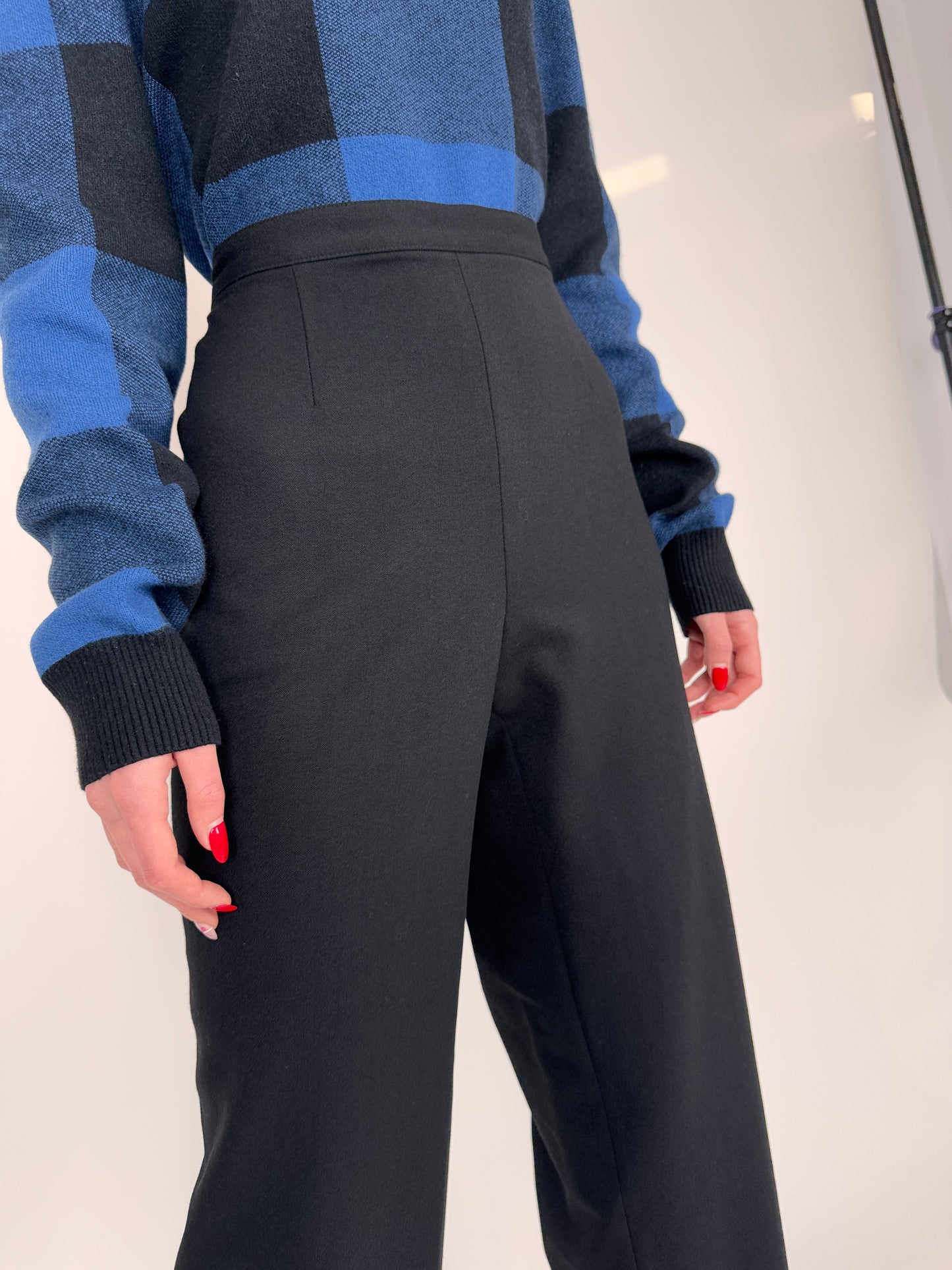 Pantaloni negri cu talie înaltă din stofă de lana extrafina