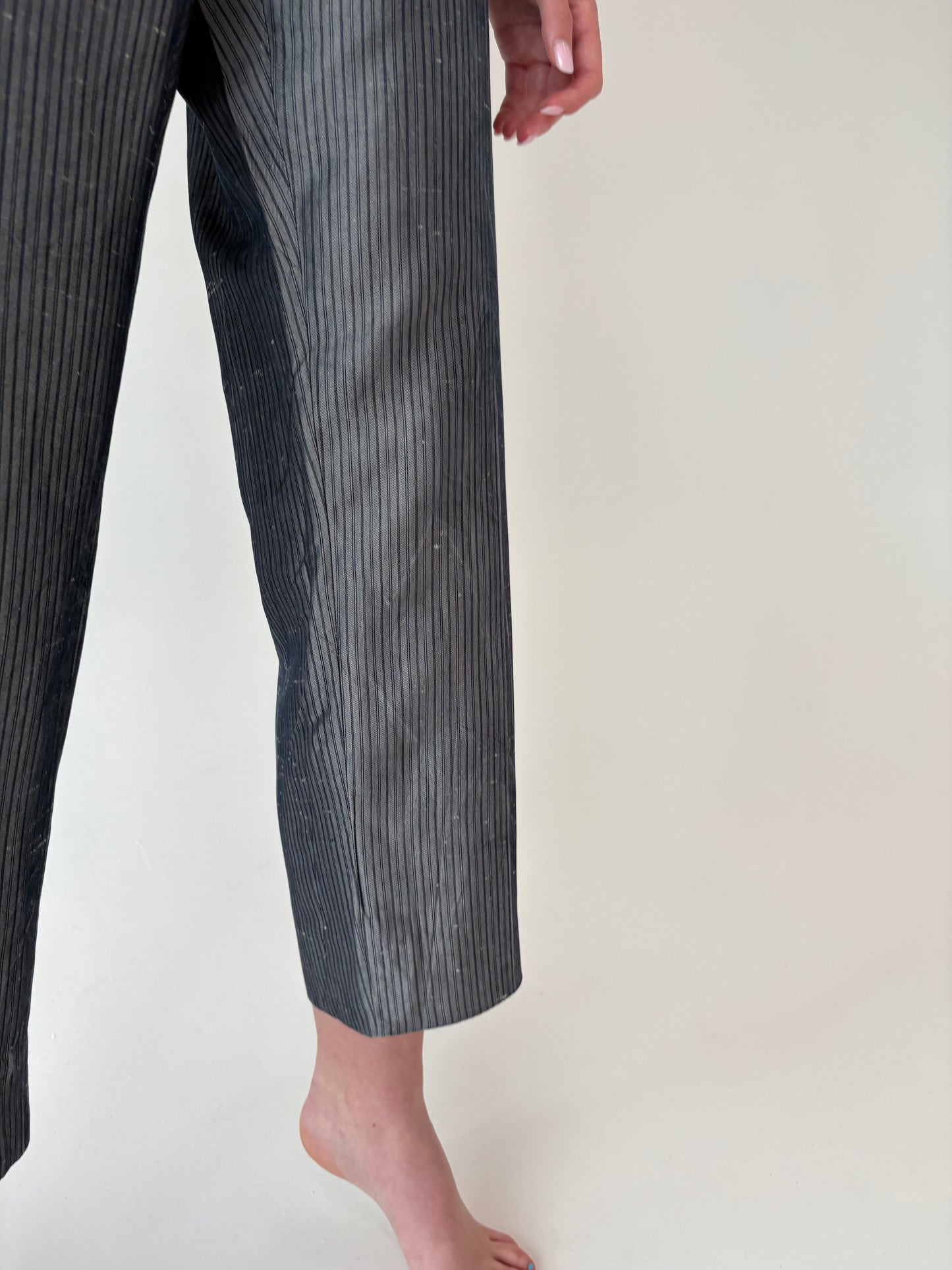 Pantaloni vintage cu pense dark silver gray din pânză de mătase naturală