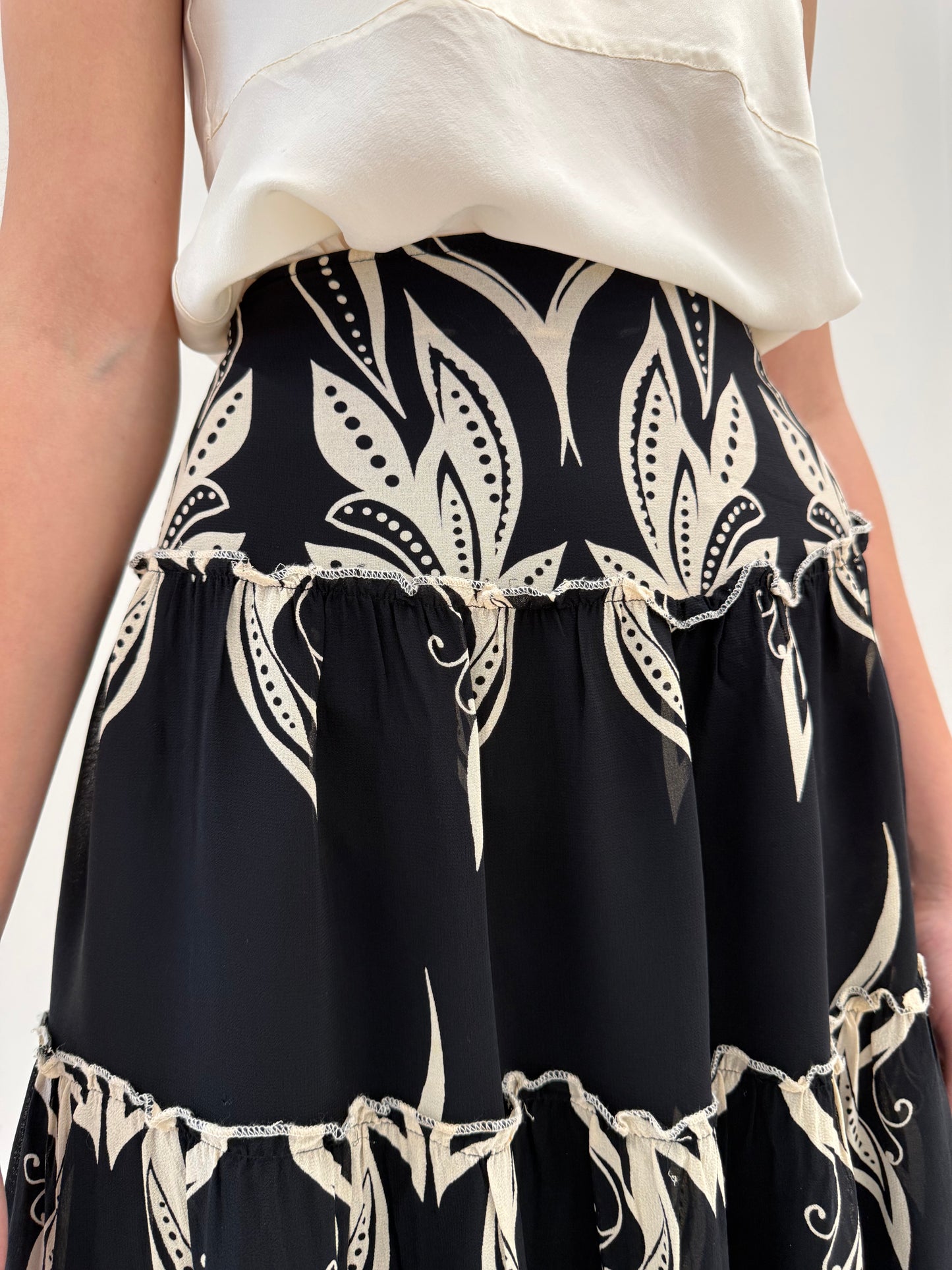 Fustă vintage spectaculoasă neagră cu print nude și dantelă chantily