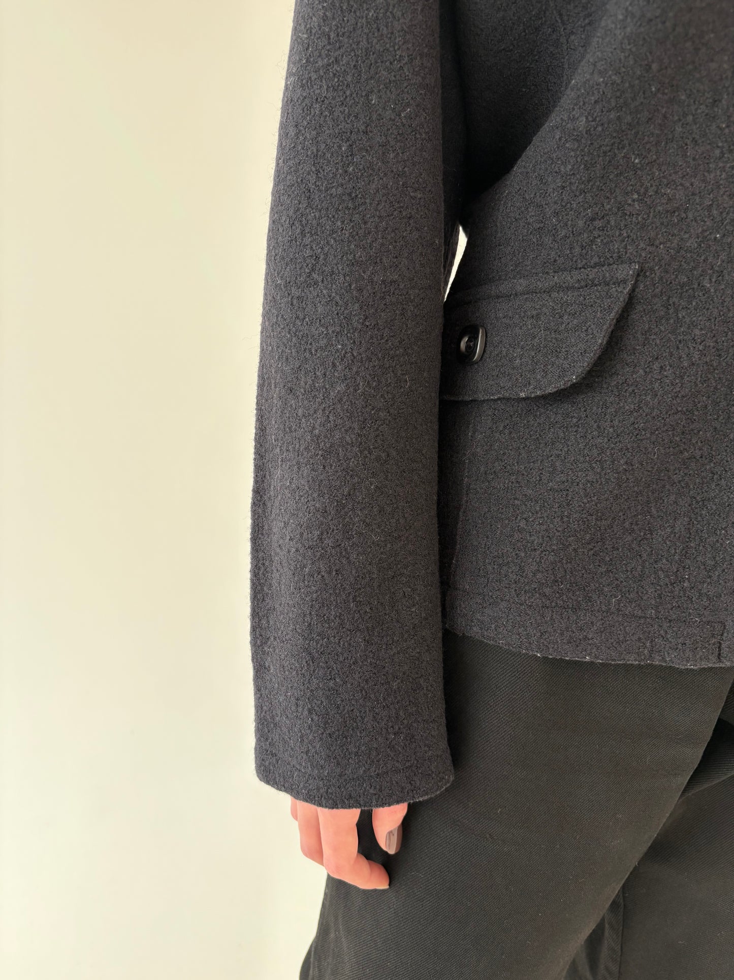 Sacou cambrat italian negru ultra confort din boiled wool