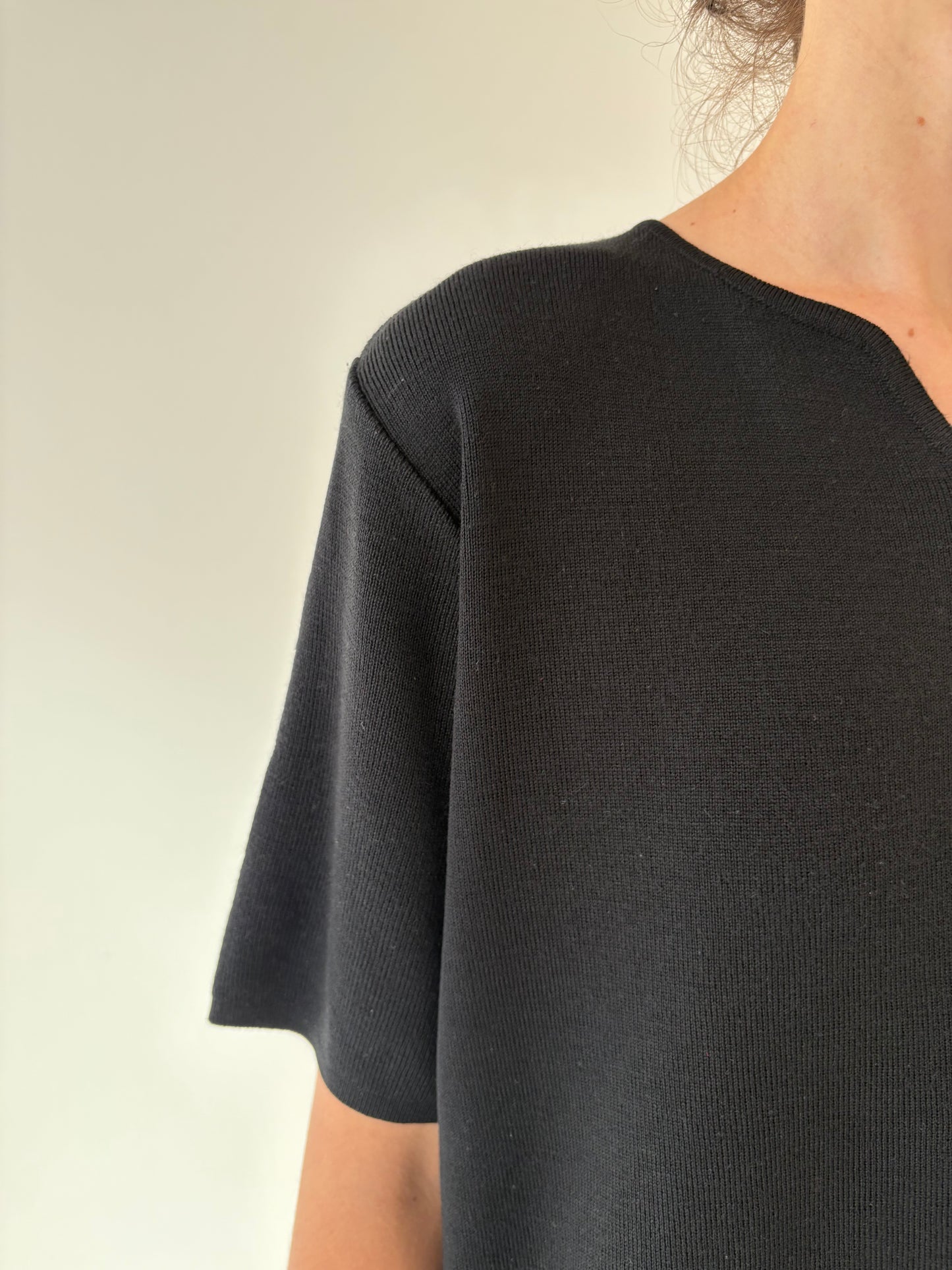Top negru din lana merino extrafina de gramaj mare