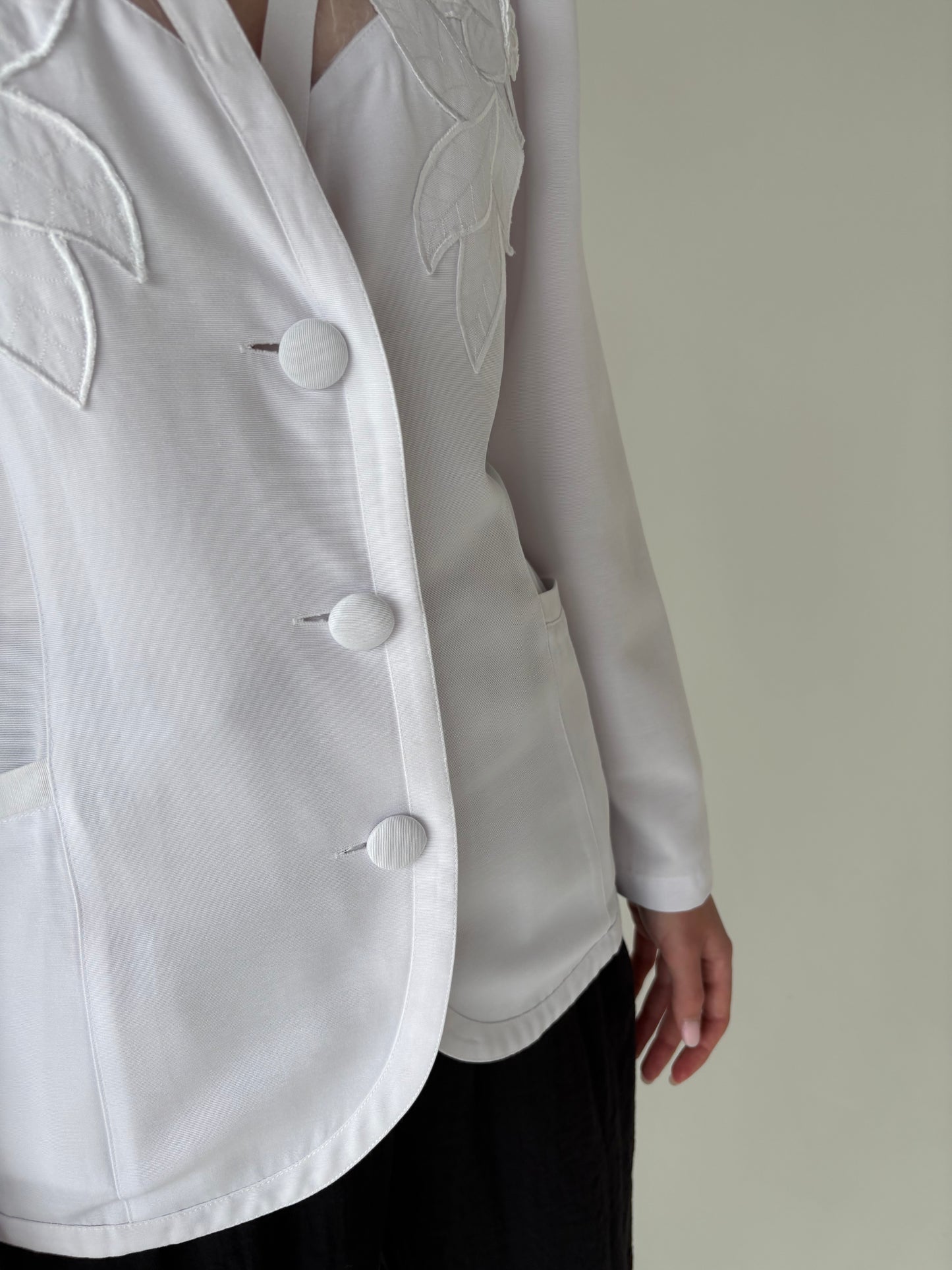 Sacou vintage cambrat cu aplicații și inserții transparente