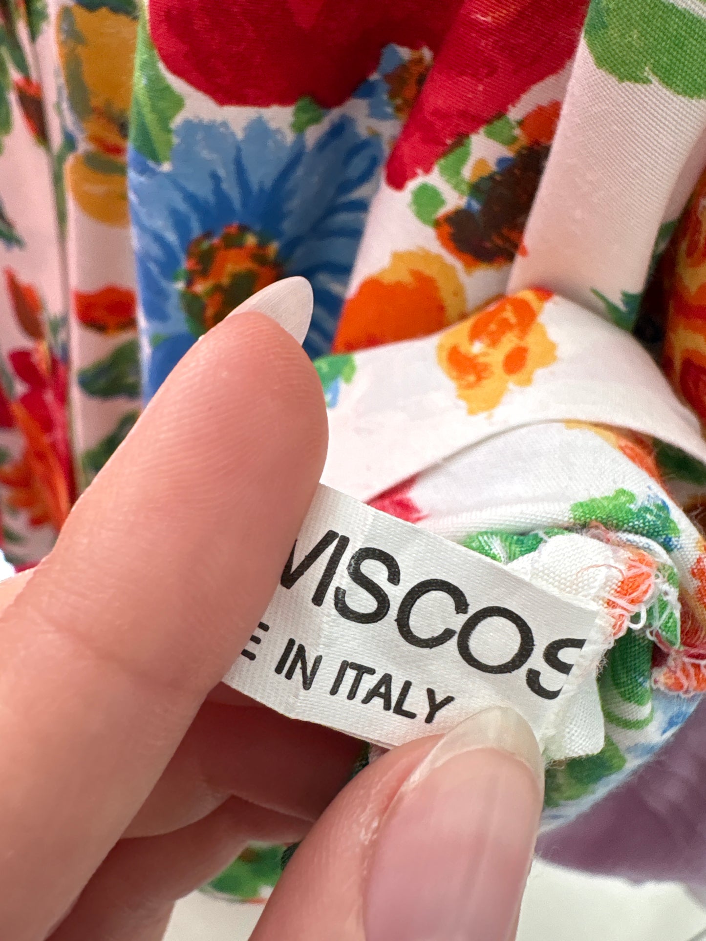 Cămașa vintage cu print floral superb și culori tari în croi minimalist
