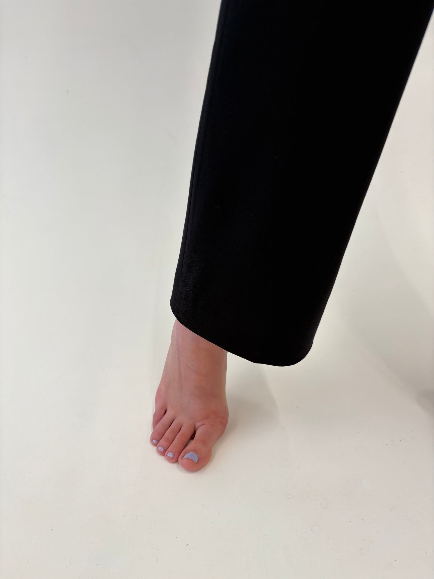 Pantaloni negri tall cu talie ultra înaltă mom fit din lana extrafina