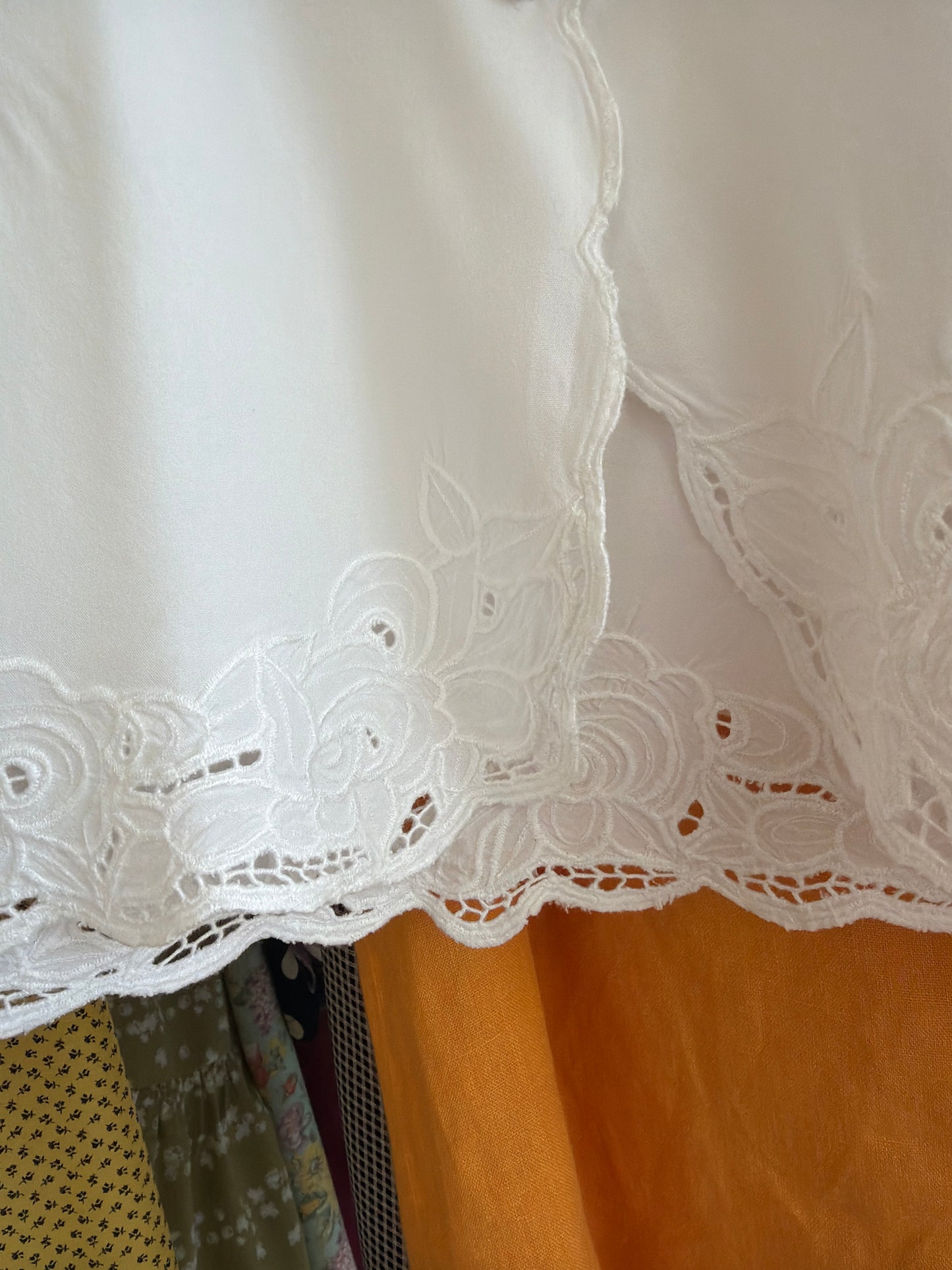 Cămașa ultra vaporoasă cambrata cu broderie anglaise