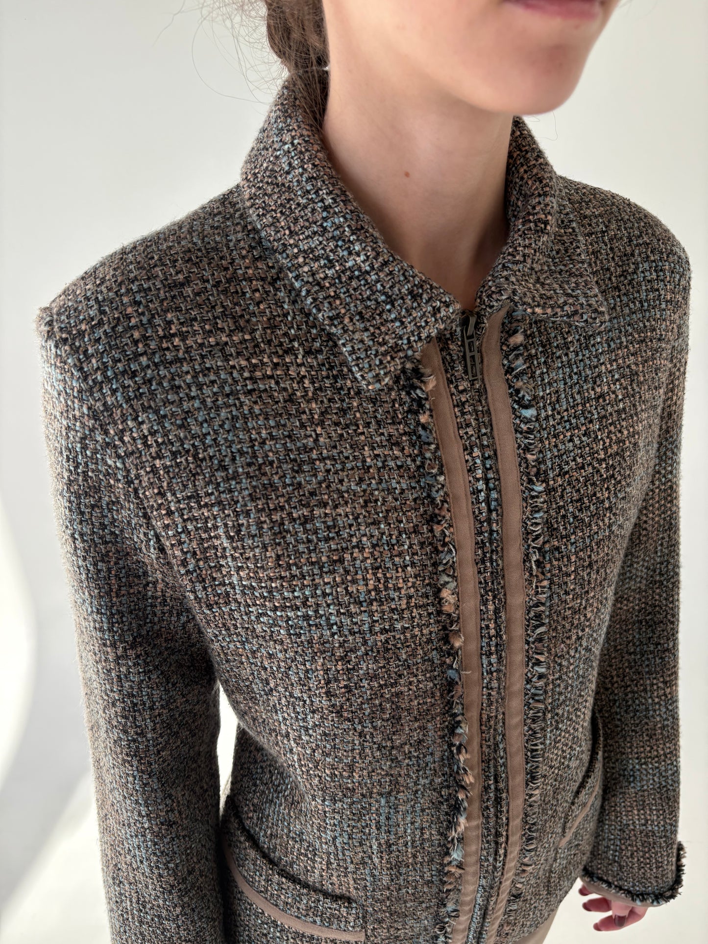 Jacheta Camel în stil Chanel din tweed cu inserții baby blue