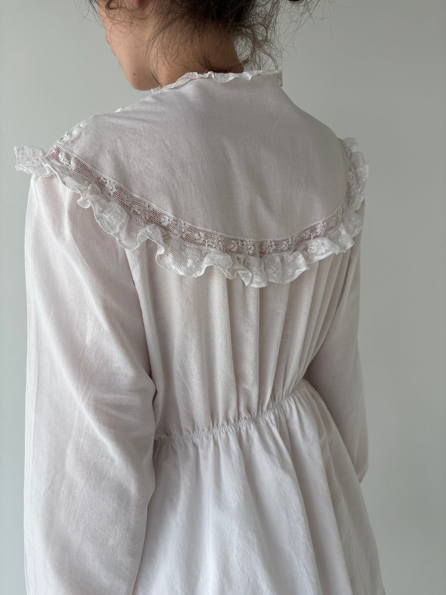 Rochie vintage roz pudrat cu lucrătură manuală și dantelă din panzica