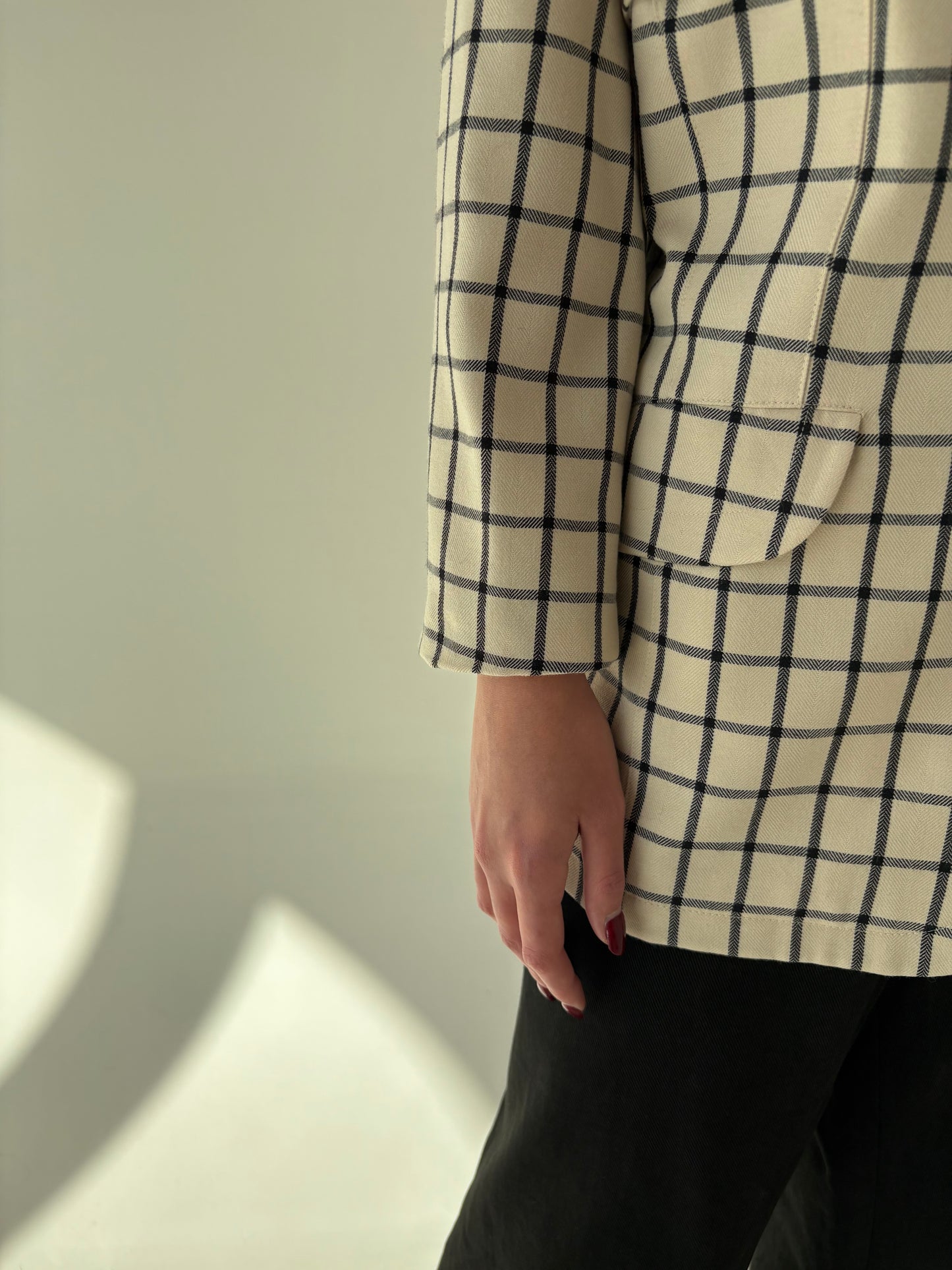Sacou vintage ivoire cu negru în croi retro modern din lana extrafina