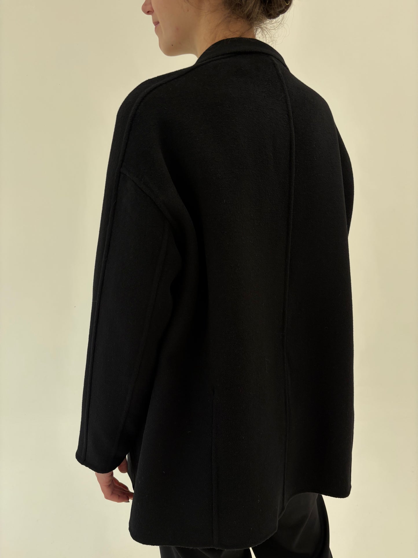 Palton negru din stofă excepțională de lana cu față dublă în croi minimalist