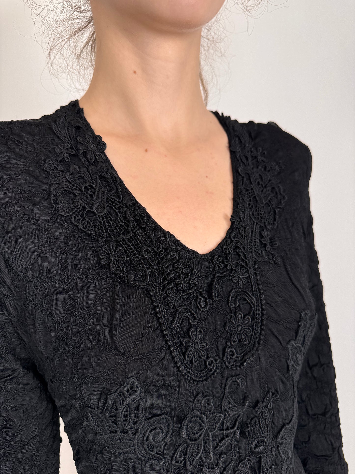 LBD vintage cambrata elastică cu aplicații de dantelă macrame