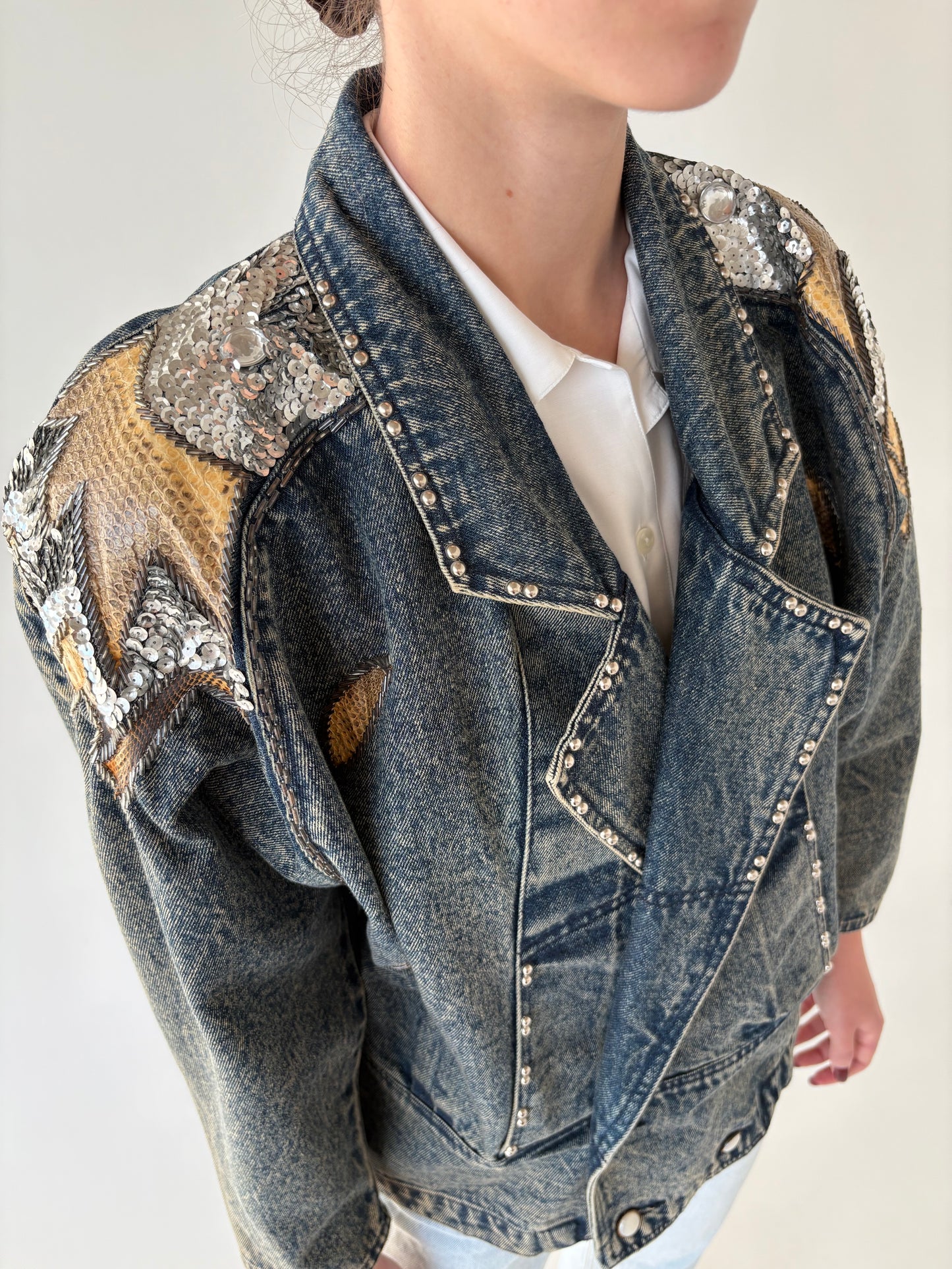 Geacă vinatge luxury din jeans cu piele de șarpe și aplicații manuale