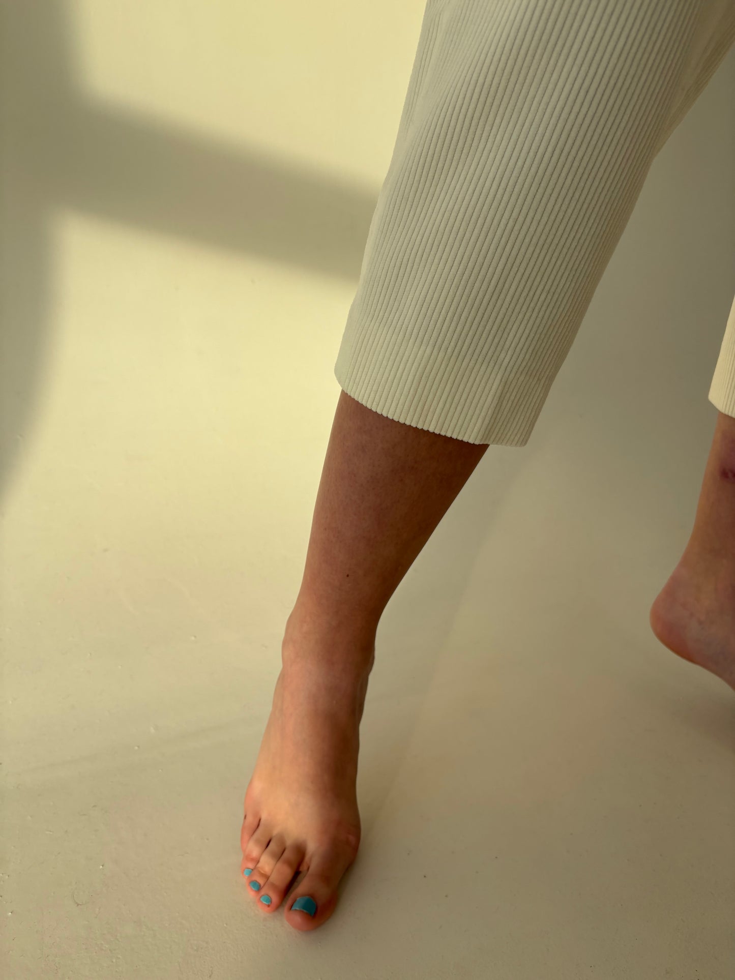 Pantaloni vintage petite butter white din corduroy cu talie ultra înaltă mom fit